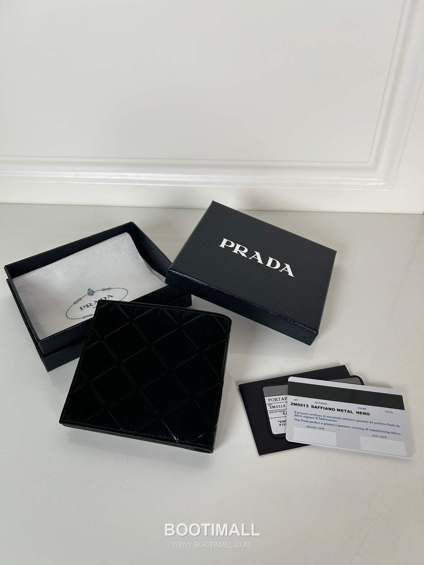 Prada Patent Quilted Calfskin Bi-Fold Wallet with Multi Card Slot Detail 프라다 페이턴트 퀼팅 카프스킨 멀티 카드 슬롯 반지갑 2M0513 11cm 4