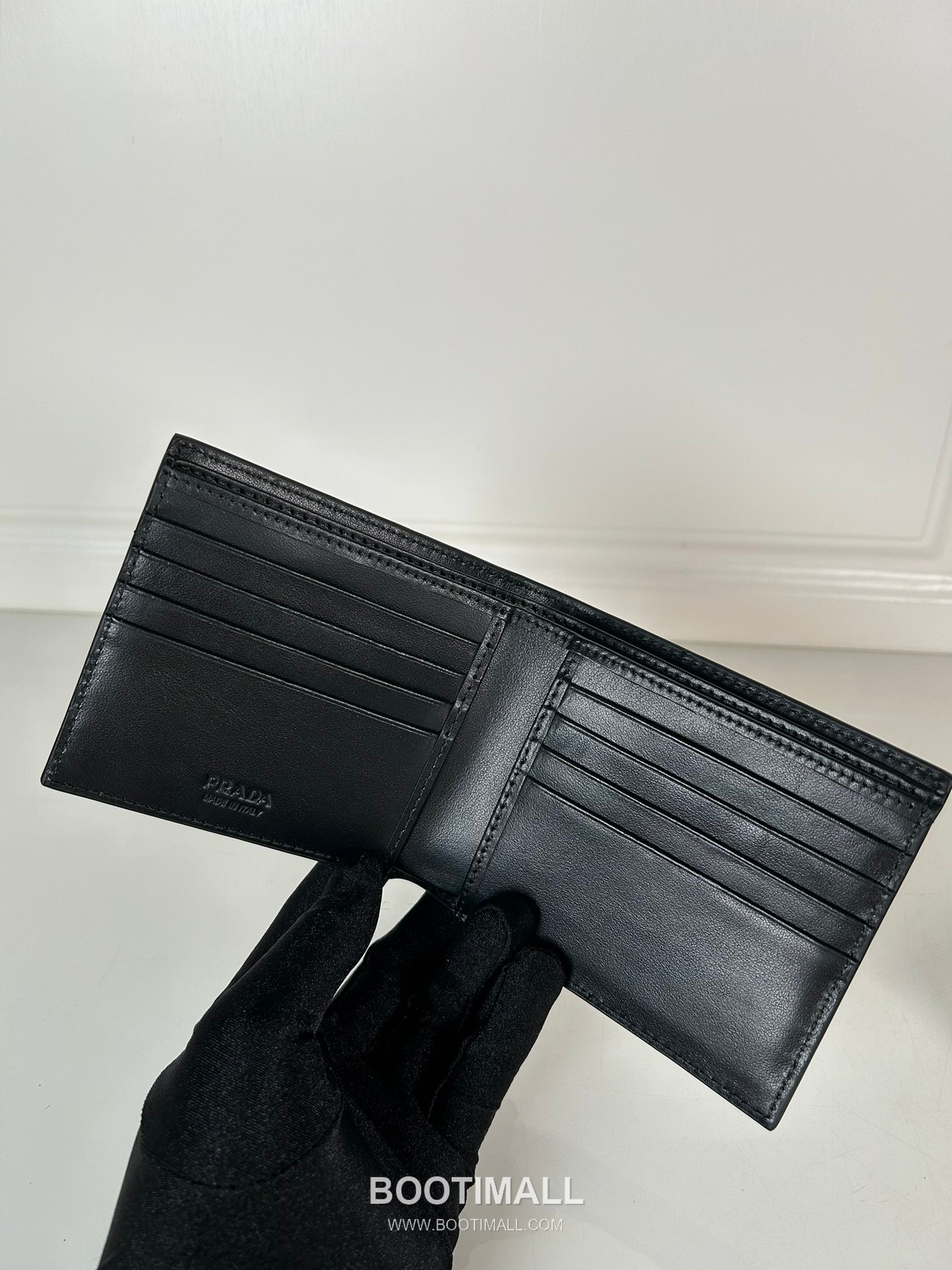 Prada Patent Quilted Calfskin Bi-Fold Wallet with Multi Card Slot Detail 프라다 페이턴트 퀼팅 카프스킨 멀티 카드 슬롯 반지갑 2M0513 11cm 7