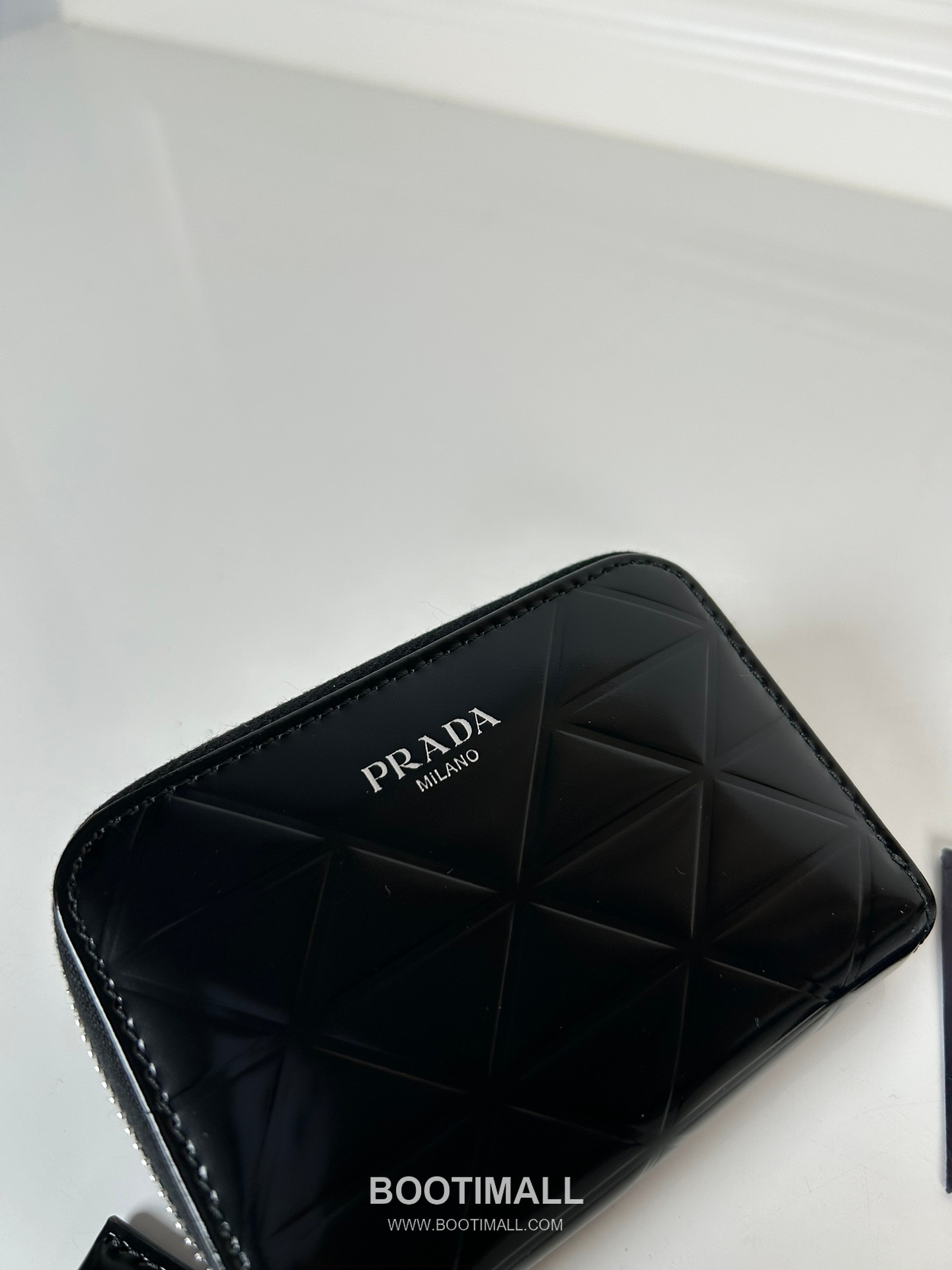 Prada Patent Quilted Calfskin Zip Card Holder with Pleated Slot Detail 프라다 페이턴트 퀼팅 카프스킨 플리츠 슬롯 지퍼 카드홀더 2MM003 11cm 3