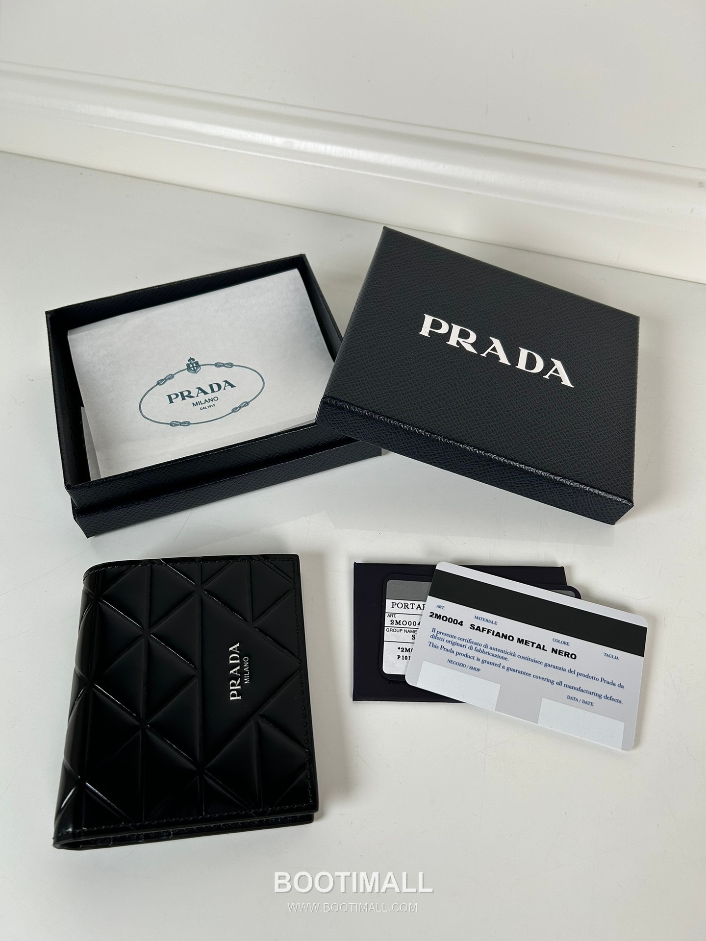 Prada Patent Quilted Calfskin Bi-Fold Wallet with Multi Card Slot Detail 프라다 페이턴트 퀼팅 카프스킨 멀티 카드 슬롯 반지갑 2MO004 10cm 1