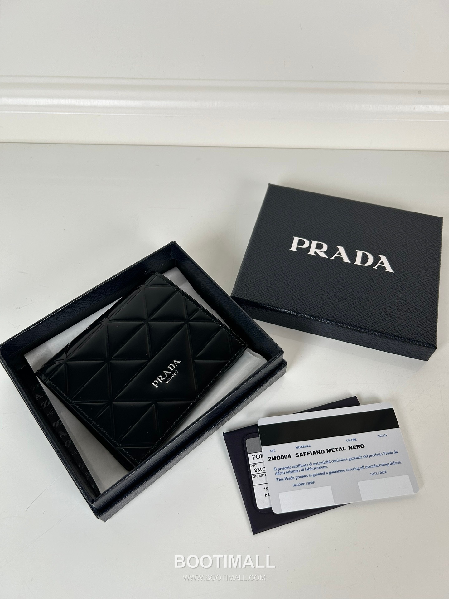 Prada Patent Quilted Calfskin Bi-Fold Wallet with Multi Card Slot Detail 프라다 페이턴트 퀼팅 카프스킨 멀티 카드 슬롯 반지갑 2MO004 10cm 9