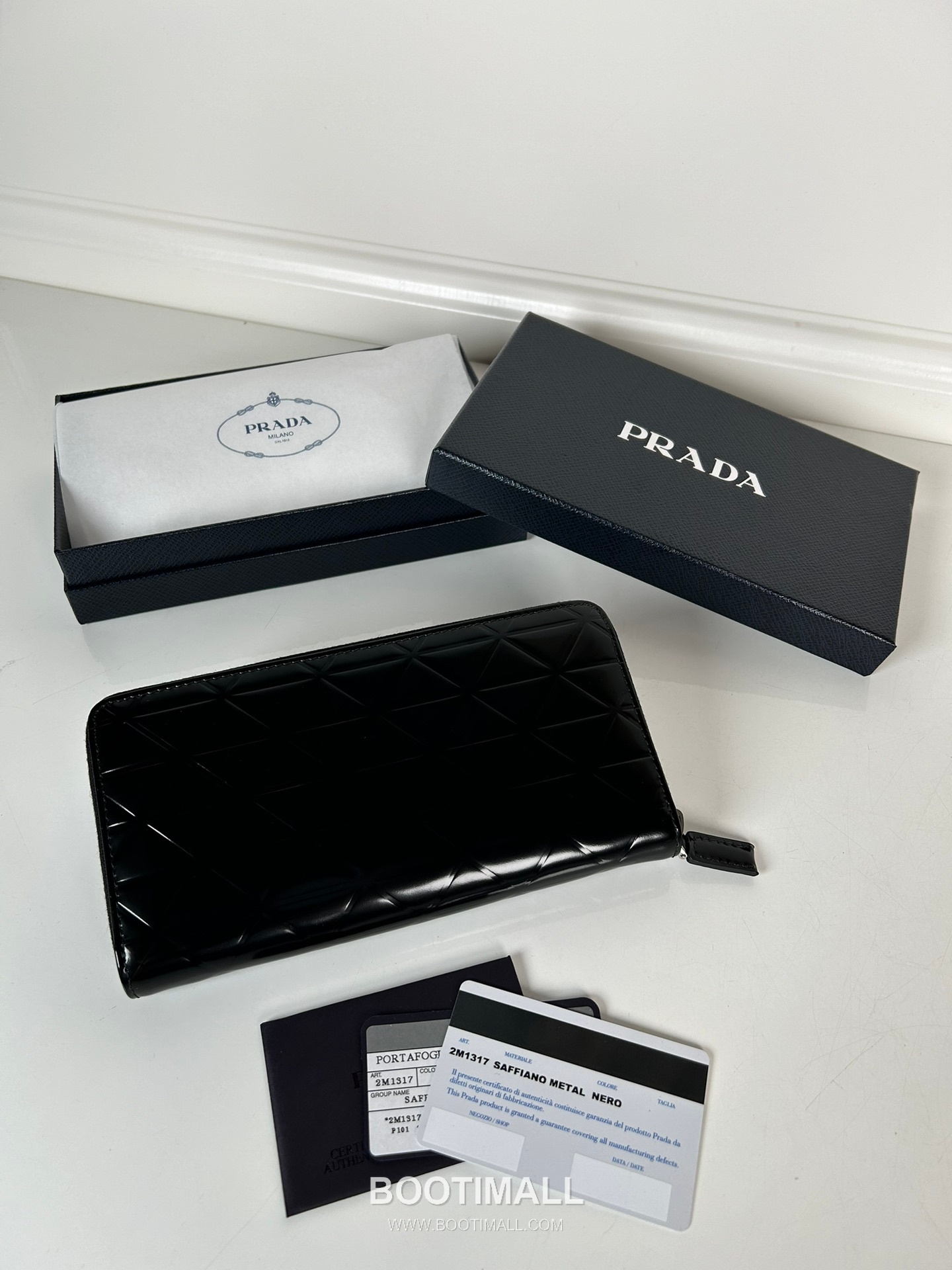 Prada Patent Quilted Calfskin Zip Pouch with Compact Clutch Detail 프라다 페이턴트 퀼팅 카프스킨 지퍼 컴팩트 클러치 파우치 2M1317 20cm 3