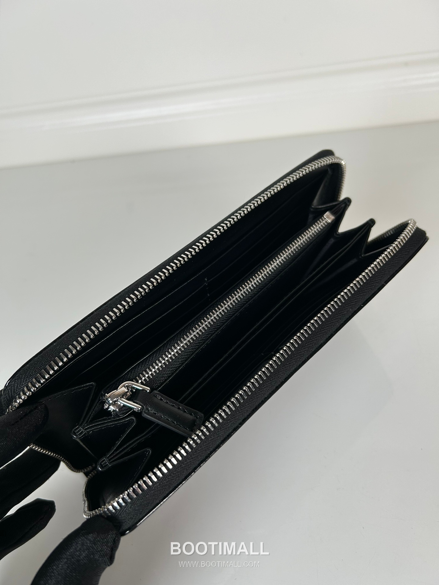 Prada Patent Quilted Calfskin Zip Pouch with Compact Clutch Detail 프라다 페이턴트 퀼팅 카프스킨 지퍼 컴팩트 클러치 파우치 2M1317 20cm 5