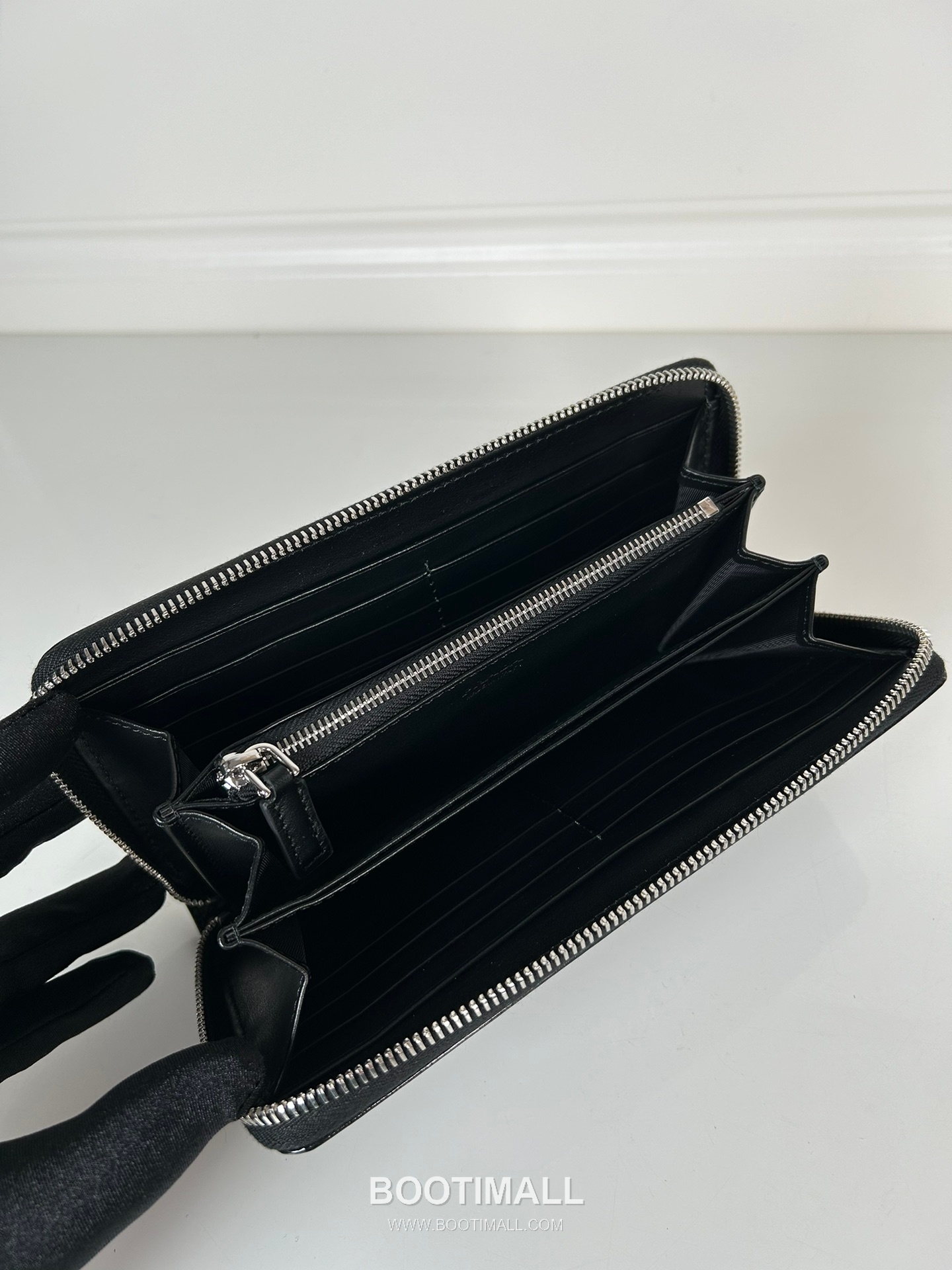 Prada Patent Quilted Calfskin Zip Pouch with Compact Clutch Detail 프라다 페이턴트 퀼팅 카프스킨 지퍼 컴팩트 클러치 파우치 2M1317 20cm 6