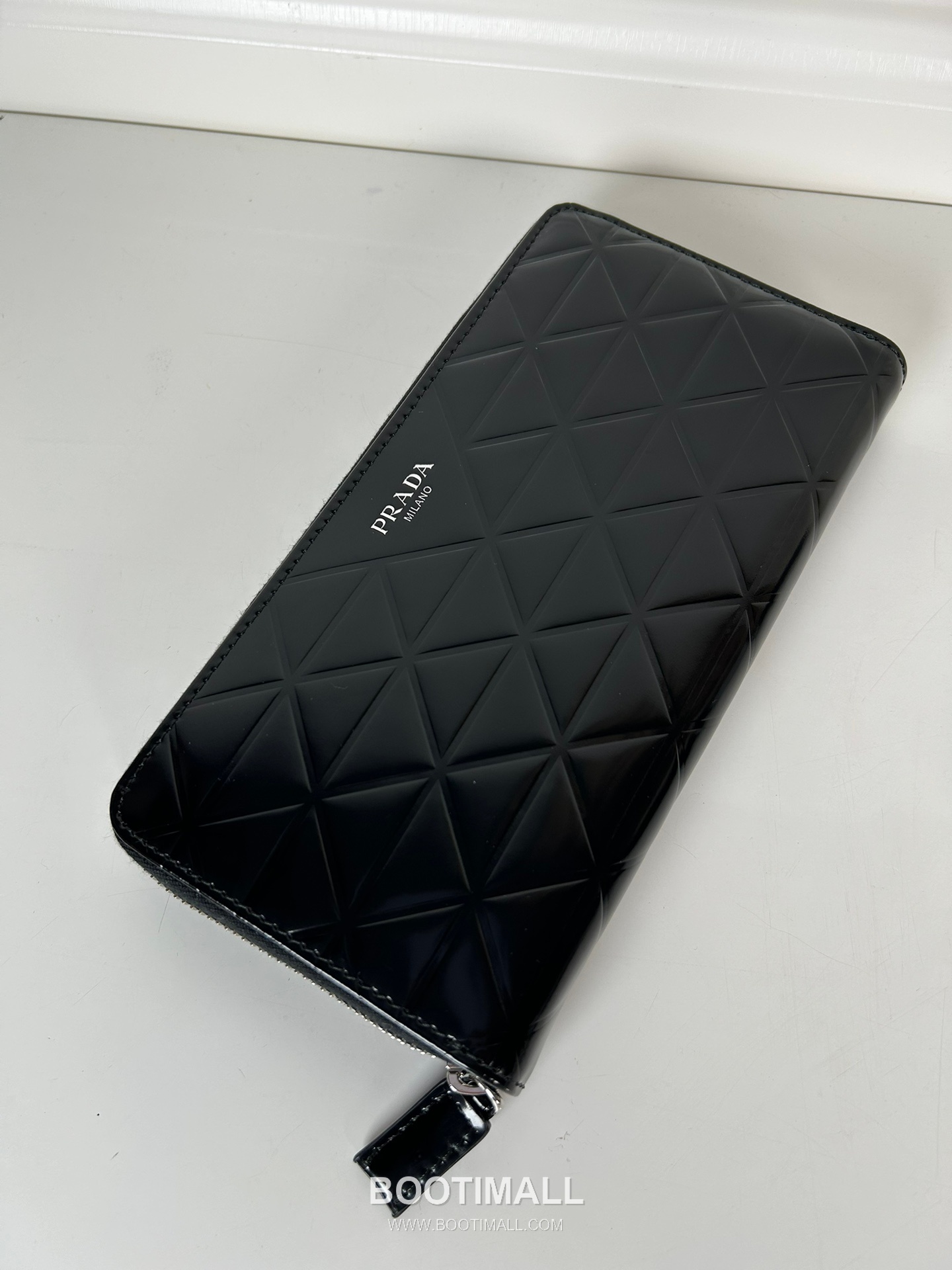 Prada Patent Quilted Calfskin Zip Pouch with Compact Clutch Detail 프라다 페이턴트 퀼팅 카프스킨 지퍼 컴팩트 클러치 파우치 2M1317 20cm 9