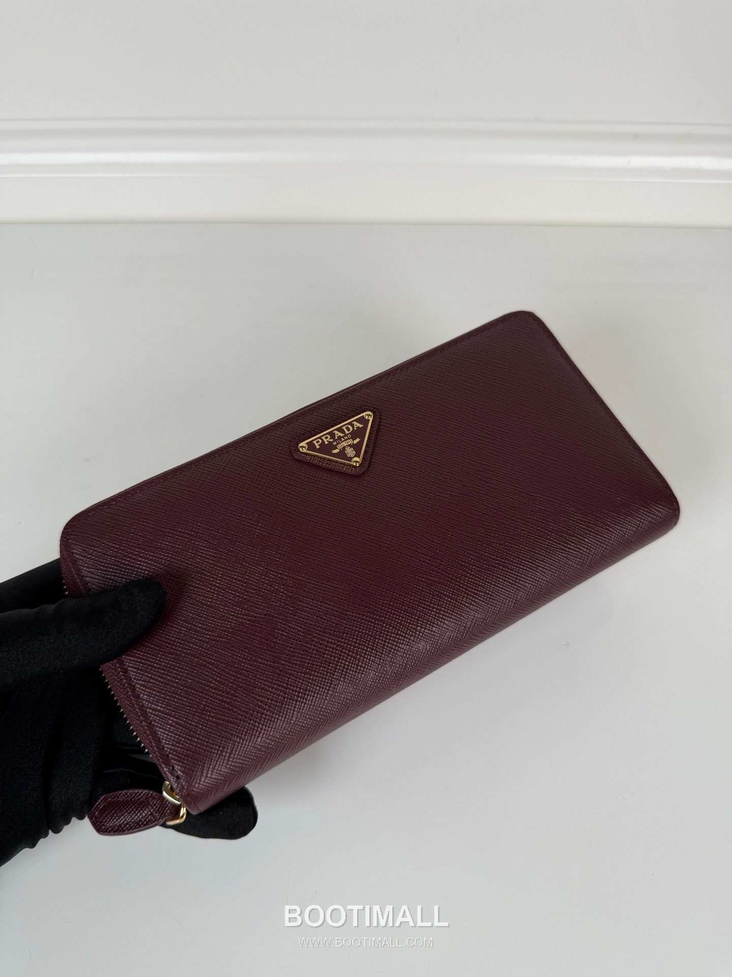 Prada Saffiano Leather Zip Wallet with Single Zip Closure Detail 프라다 사피아노 레더 싱글 지퍼 클로저 장지갑 1ML506 20cm 4