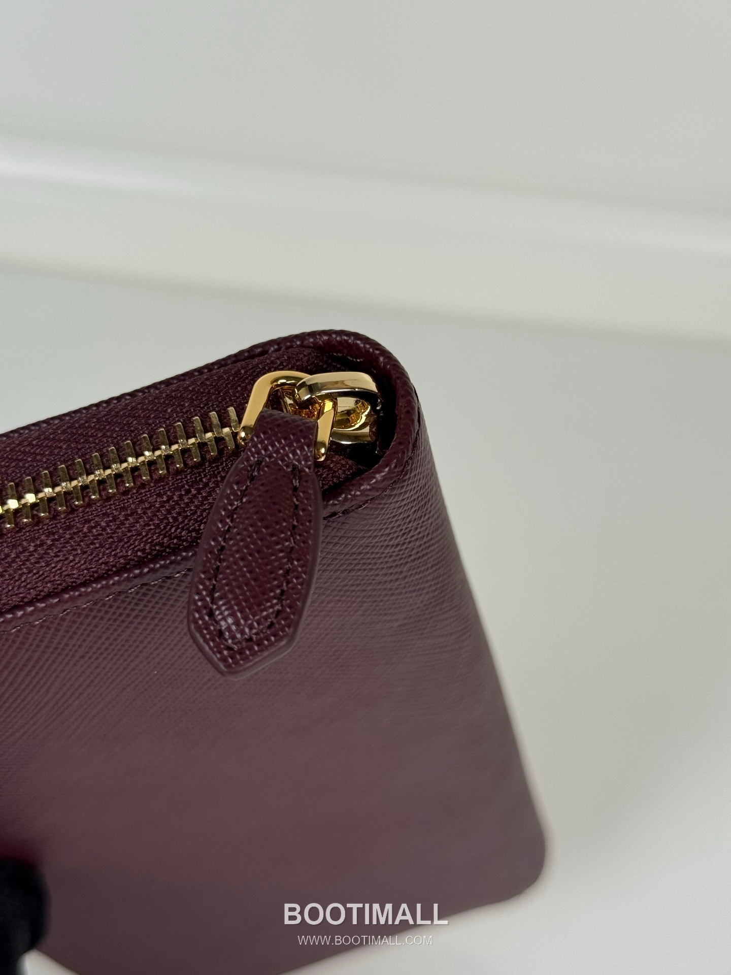 Prada Saffiano Leather Zip Wallet with Single Zip Closure Detail 프라다 사피아노 레더 싱글 지퍼 클로저 장지갑 1ML506 20cm 6