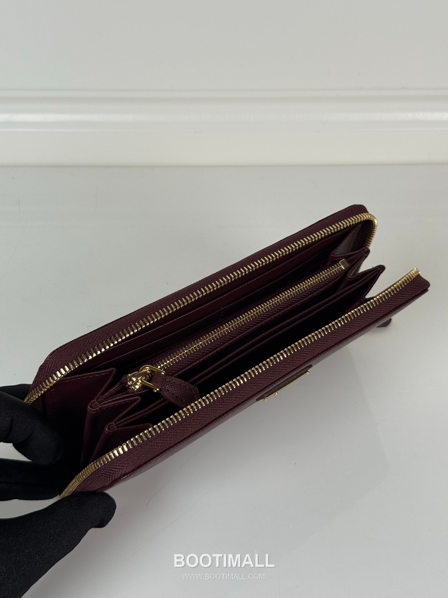 Prada Saffiano Leather Zip Wallet with Single Zip Closure Detail 프라다 사피아노 레더 싱글 지퍼 클로저 장지갑 1ML506 20cm 7