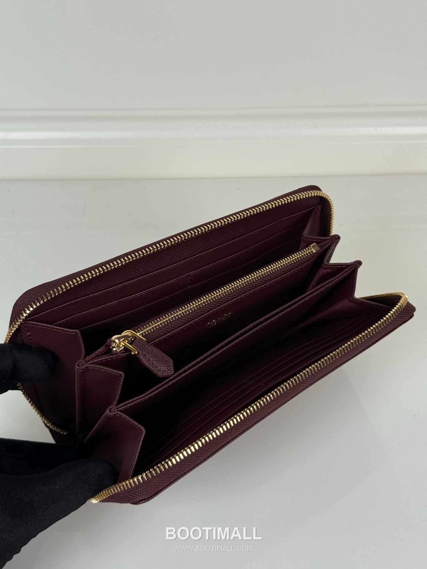 Prada Saffiano Leather Zip Wallet with Single Zip Closure Detail 프라다 사피아노 레더 싱글 지퍼 클로저 장지갑 1ML506 20cm 8