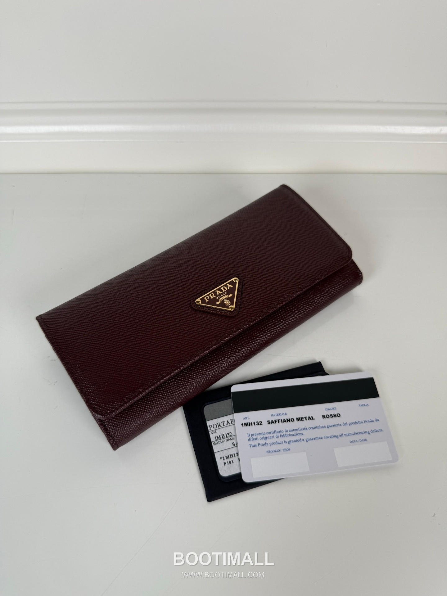 Prada Saffiano Leather Flap Wallet with Snap Closure Detail 프라다 사피아노 레더 스냅 클로저 플랩 장지갑 1MH132 18.7cm 1