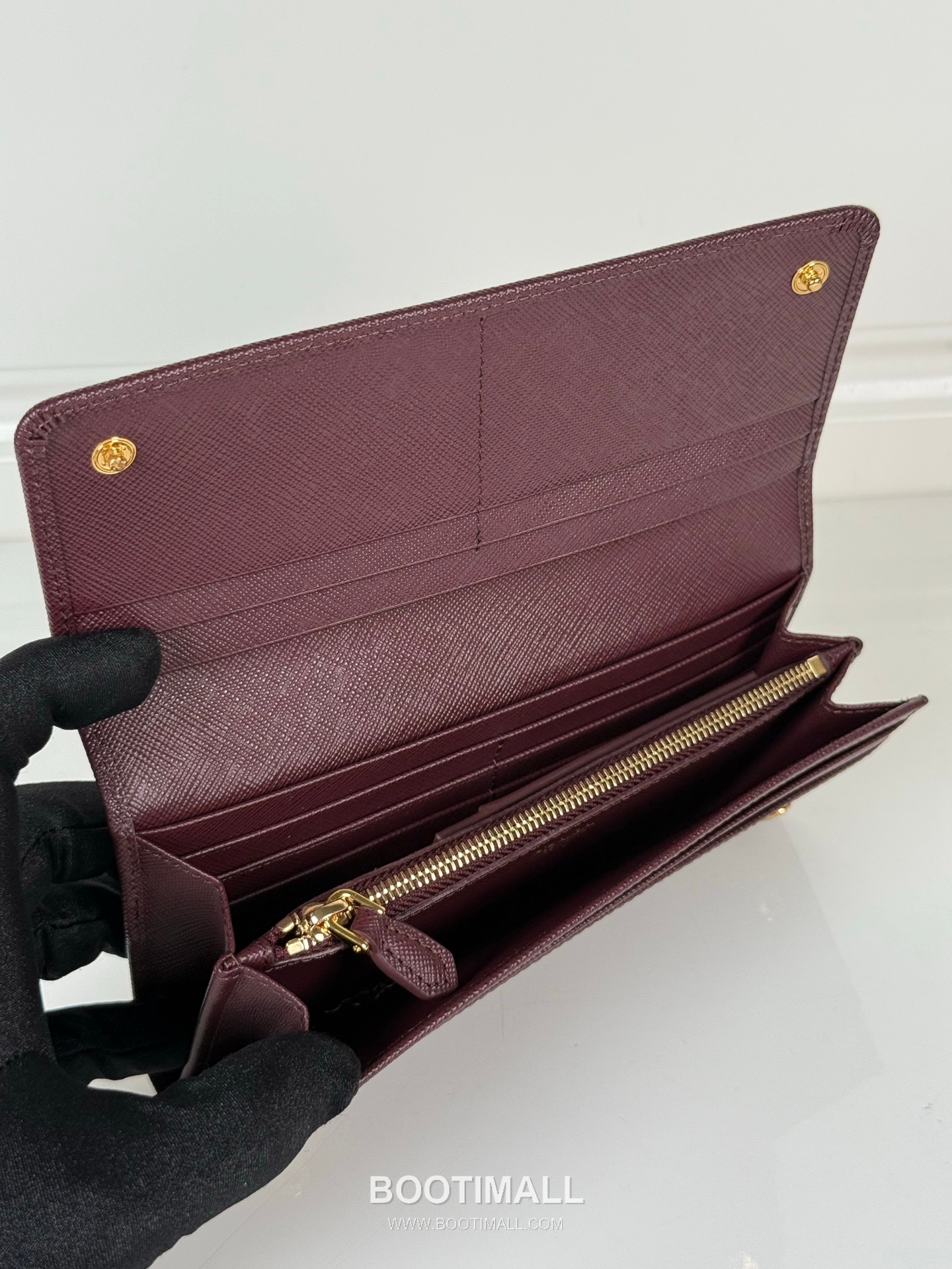 Prada Saffiano Leather Flap Wallet with Snap Closure Detail 프라다 사피아노 레더 스냅 클로저 플랩 장지갑 1MH132 18.7cm 4