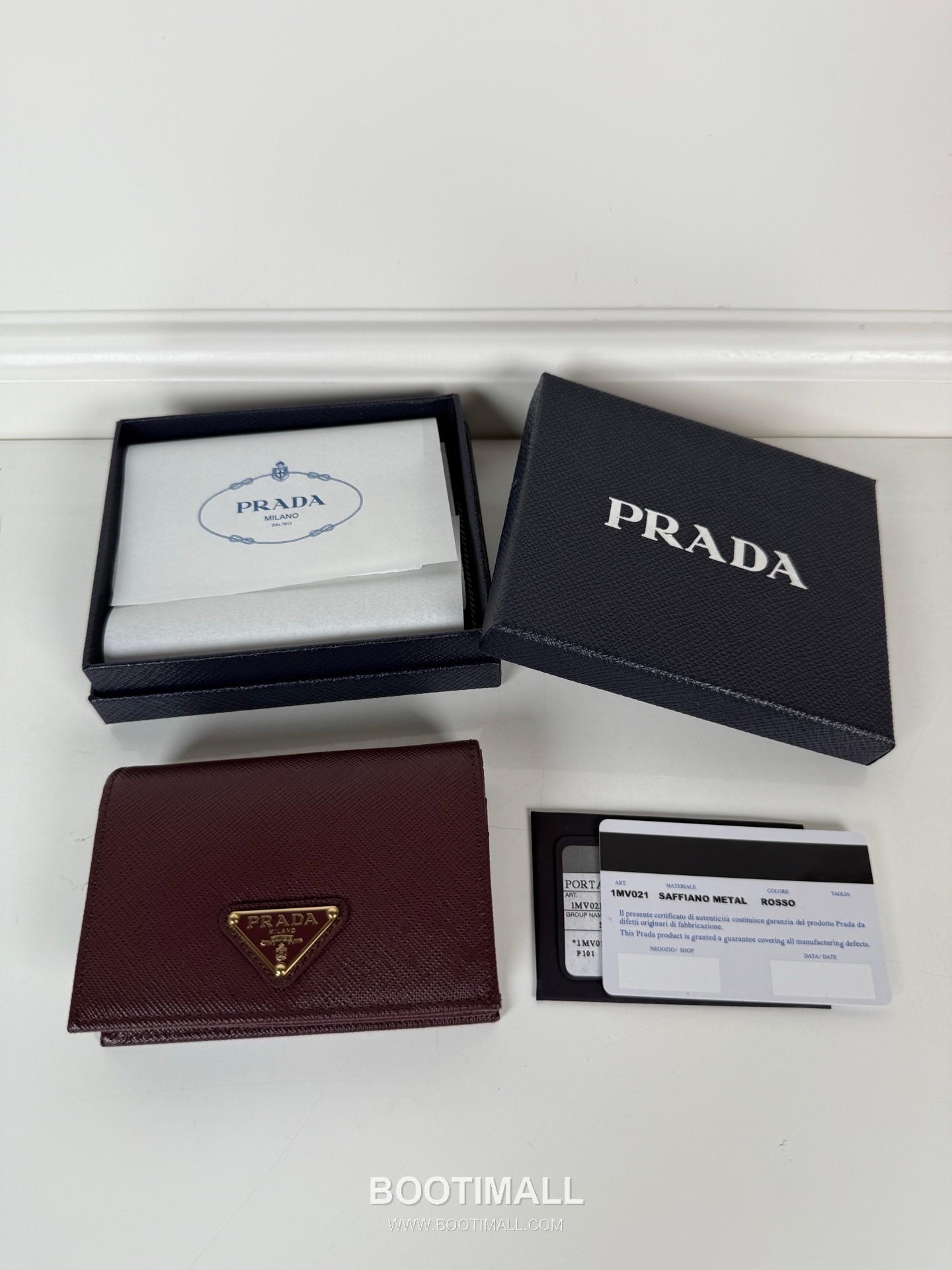 Prada Snap Closure Calfskin Bi-Fold Wallet with Zip Pocket Multi Slot Detail 프라다 카프스킨 스냅 클로저 지퍼 포켓 멀티 슬롯 반지갑 1MV021 11.2cm 1