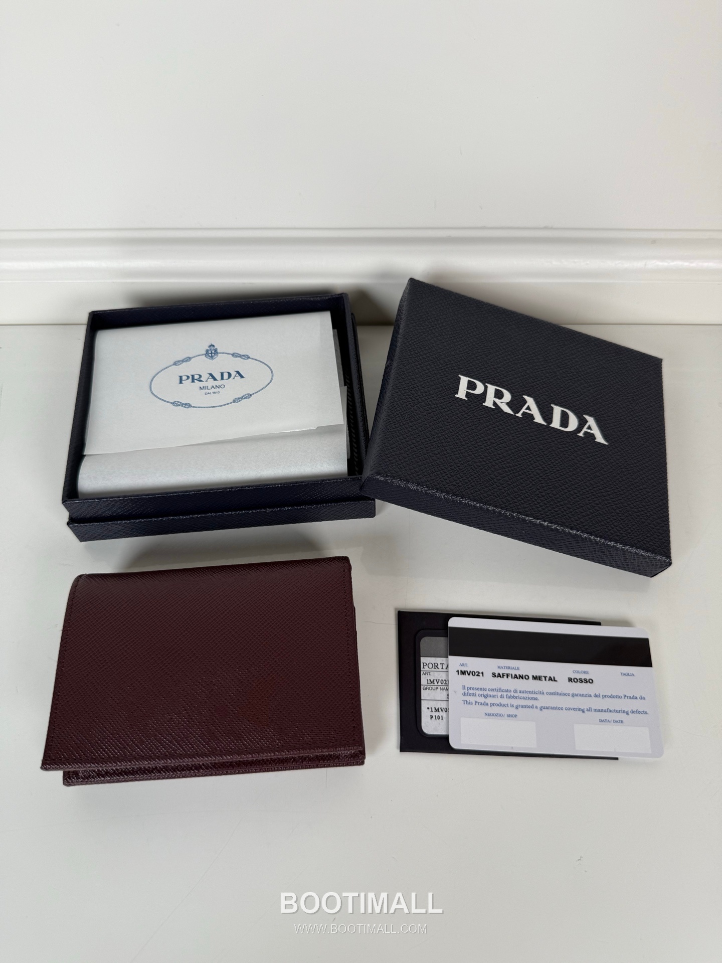 Prada Snap Closure Calfskin Bi-Fold Wallet with Zip Pocket Multi Slot Detail 프라다 카프스킨 스냅 클로저 지퍼 포켓 멀티 슬롯 반지갑 1MV021 11.2cm 2