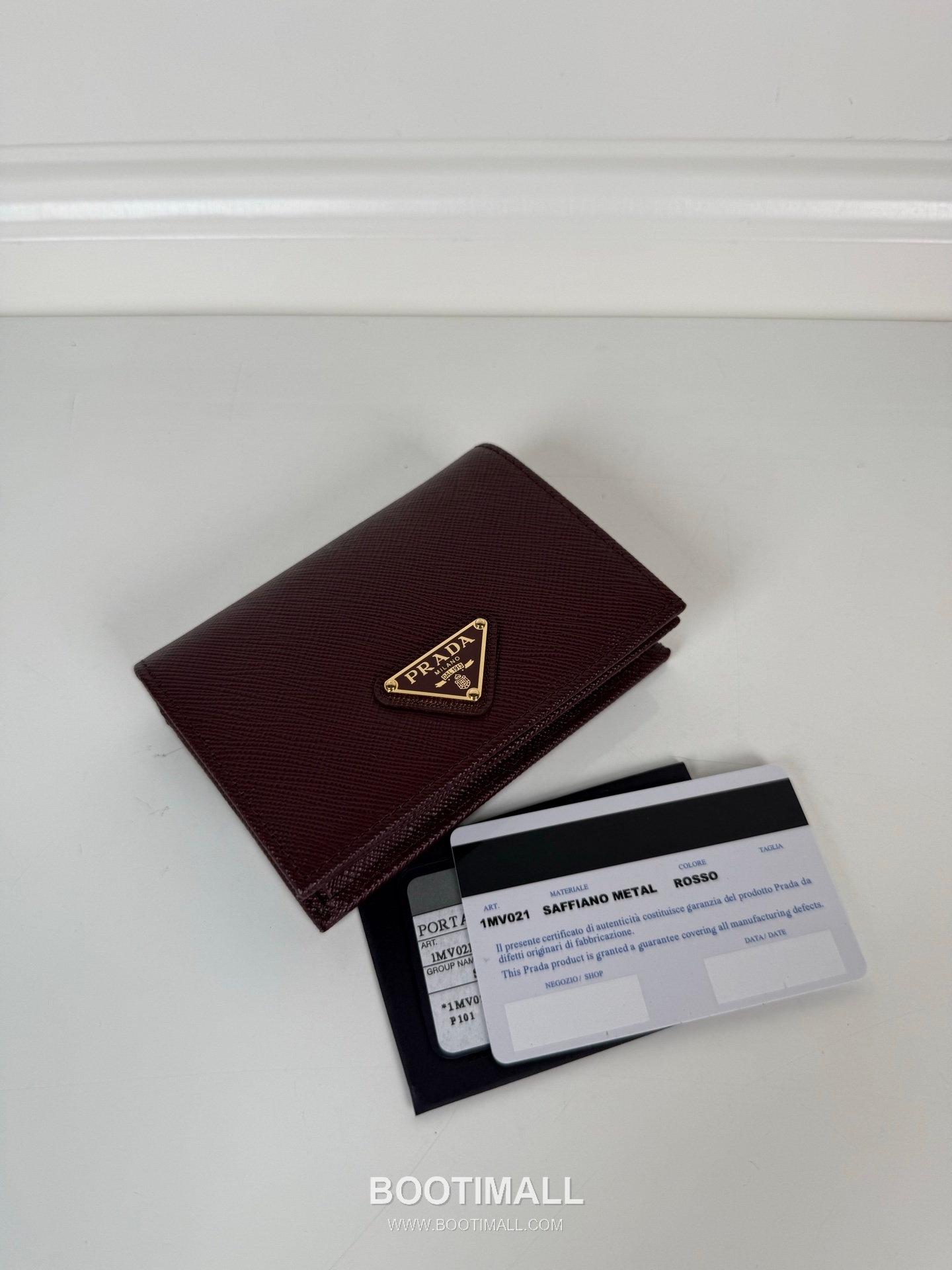 Prada Snap Closure Calfskin Bi-Fold Wallet with Zip Pocket Multi Slot Detail 프라다 카프스킨 스냅 클로저 지퍼 포켓 멀티 슬롯 반지갑 1MV021 11.2cm 3