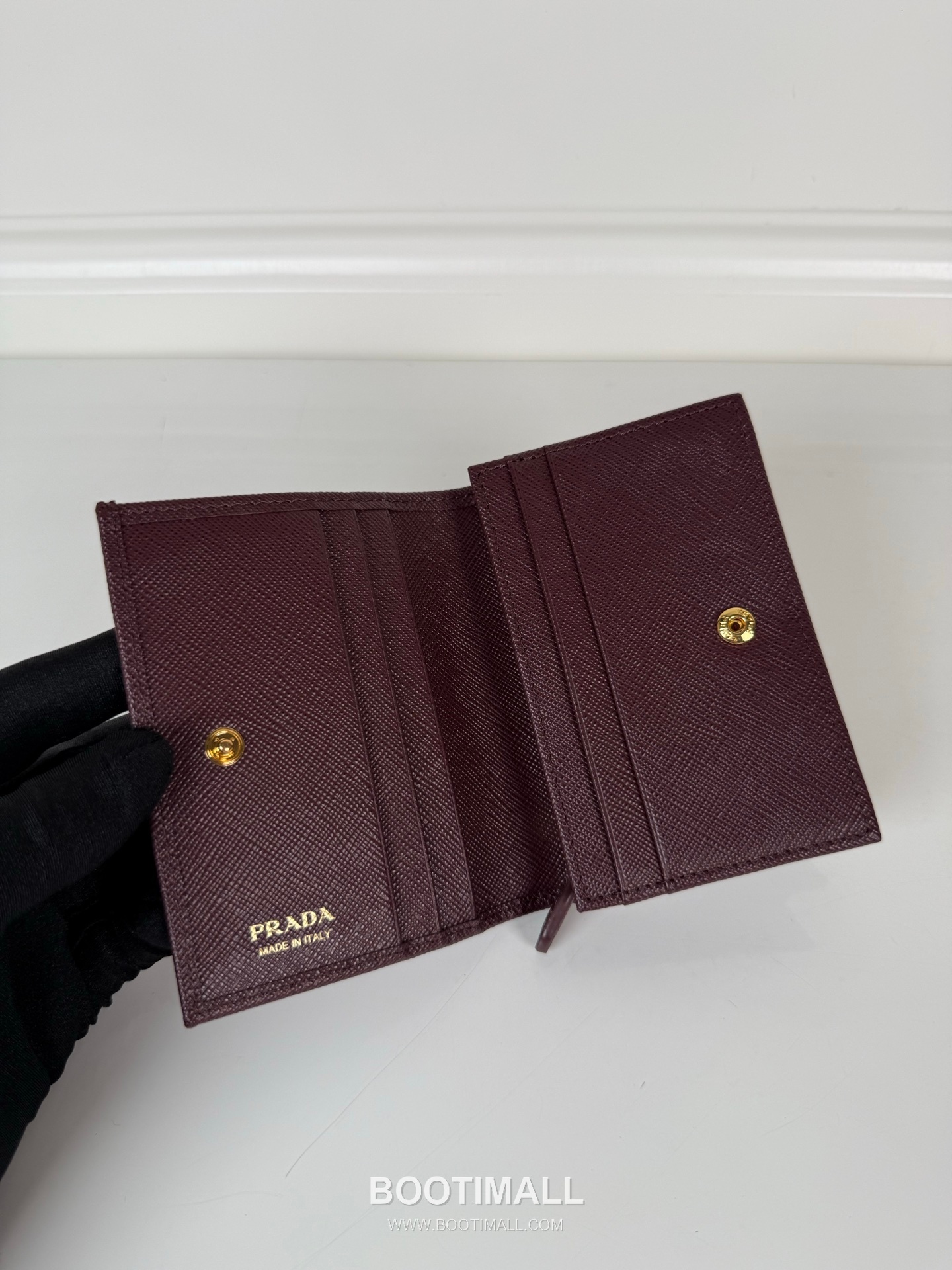 Prada Snap Closure Calfskin Bi-Fold Wallet with Zip Pocket Multi Slot Detail 프라다 카프스킨 스냅 클로저 지퍼 포켓 멀티 슬롯 반지갑 1MV021 11.2cm 6