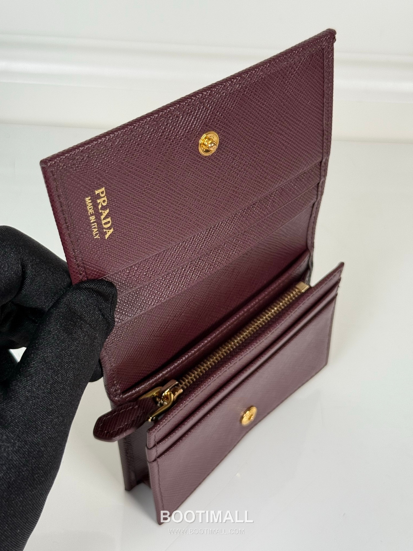 Prada Snap Closure Calfskin Bi-Fold Wallet with Zip Pocket Multi Slot Detail 프라다 카프스킨 스냅 클로저 지퍼 포켓 멀티 슬롯 반지갑 1MV021 11.2cm 7