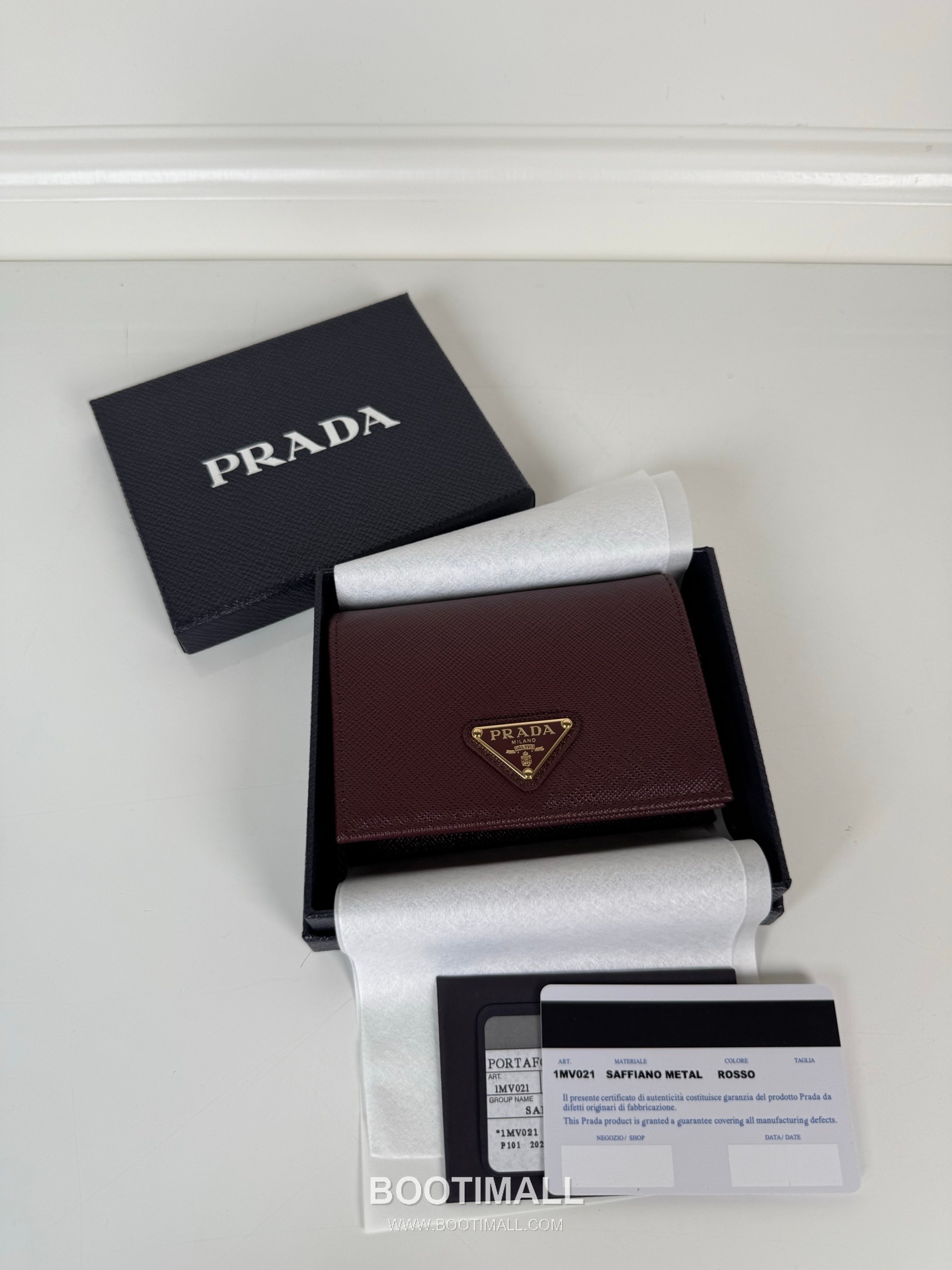 Prada Snap Closure Calfskin Bi-Fold Wallet with Zip Pocket Multi Slot Detail 프라다 카프스킨 스냅 클로저 지퍼 포켓 멀티 슬롯 반지갑 1MV021 11.2cm 9