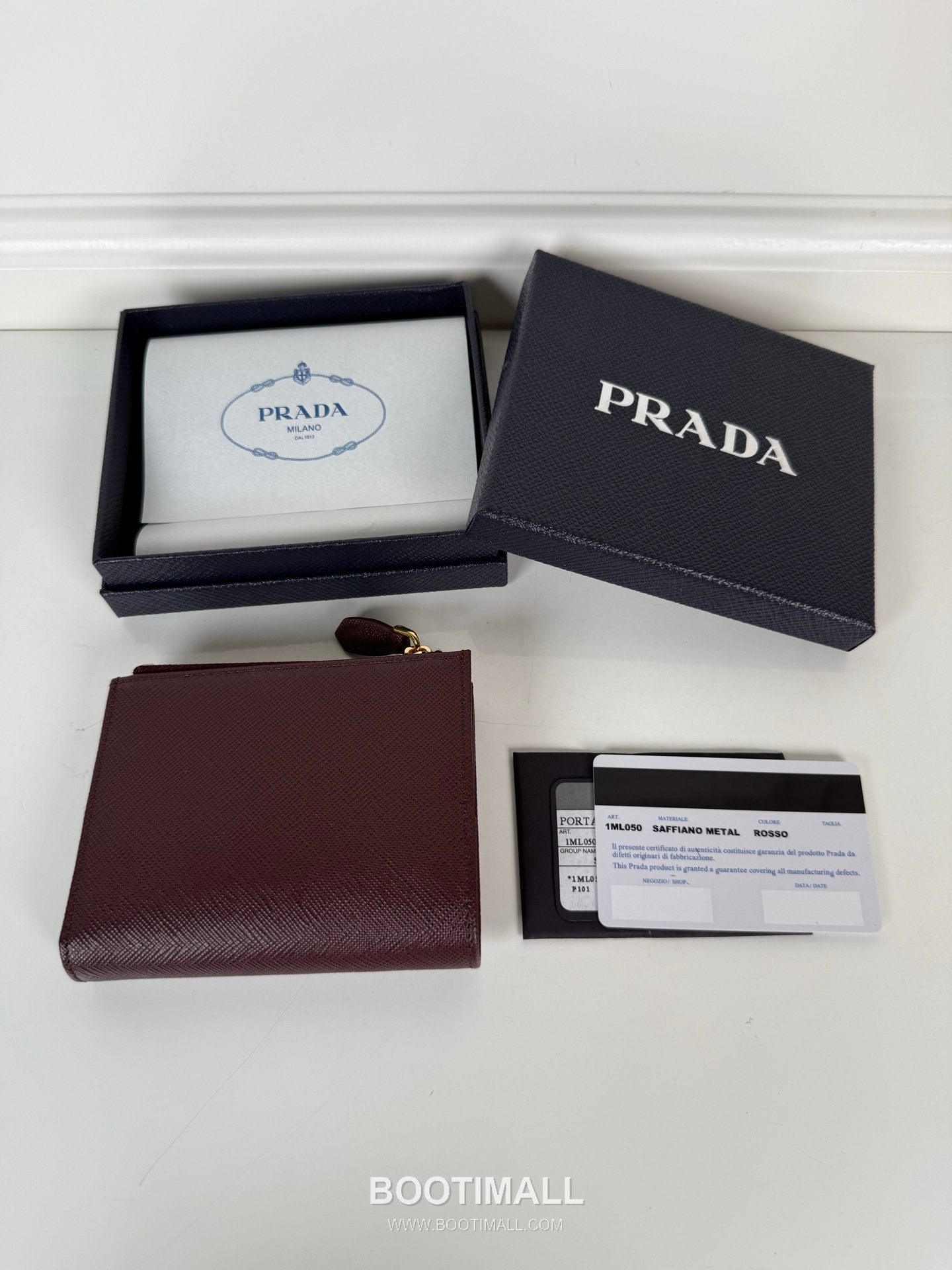 Prada Saffiano Calfskin Bi-Fold Wallet with Zip Coin Pocket Multi Slot Detail 프라다 사피아노 카프스킨 지퍼 코인포켓 멀티 슬롯 반지갑 1ML050 11.5cm 2