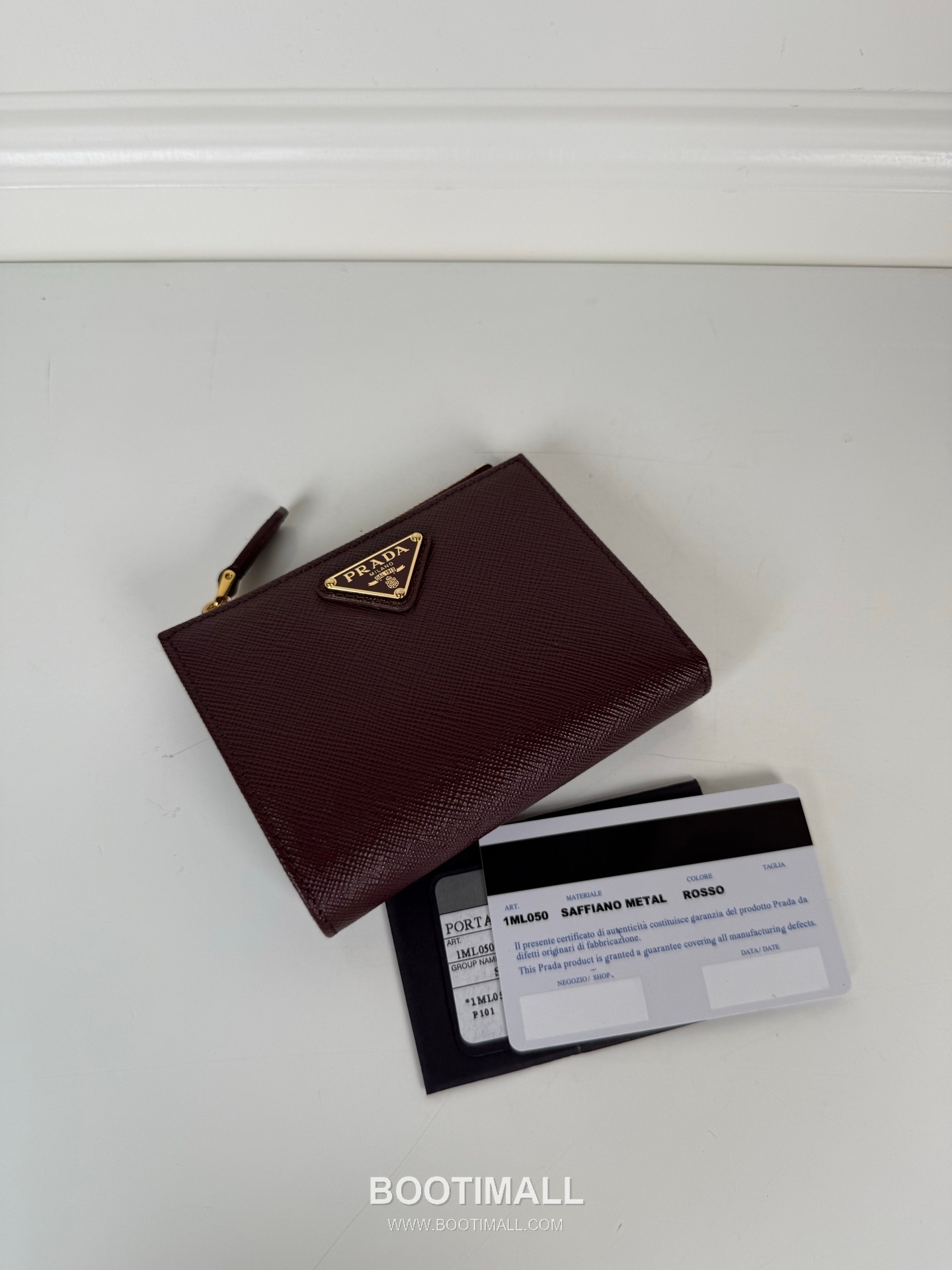 Prada Saffiano Calfskin Bi-Fold Wallet with Zip Coin Pocket Multi Slot Detail 프라다 사피아노 카프스킨 지퍼 코인포켓 멀티 슬롯 반지갑 1ML050 11.5cm 3