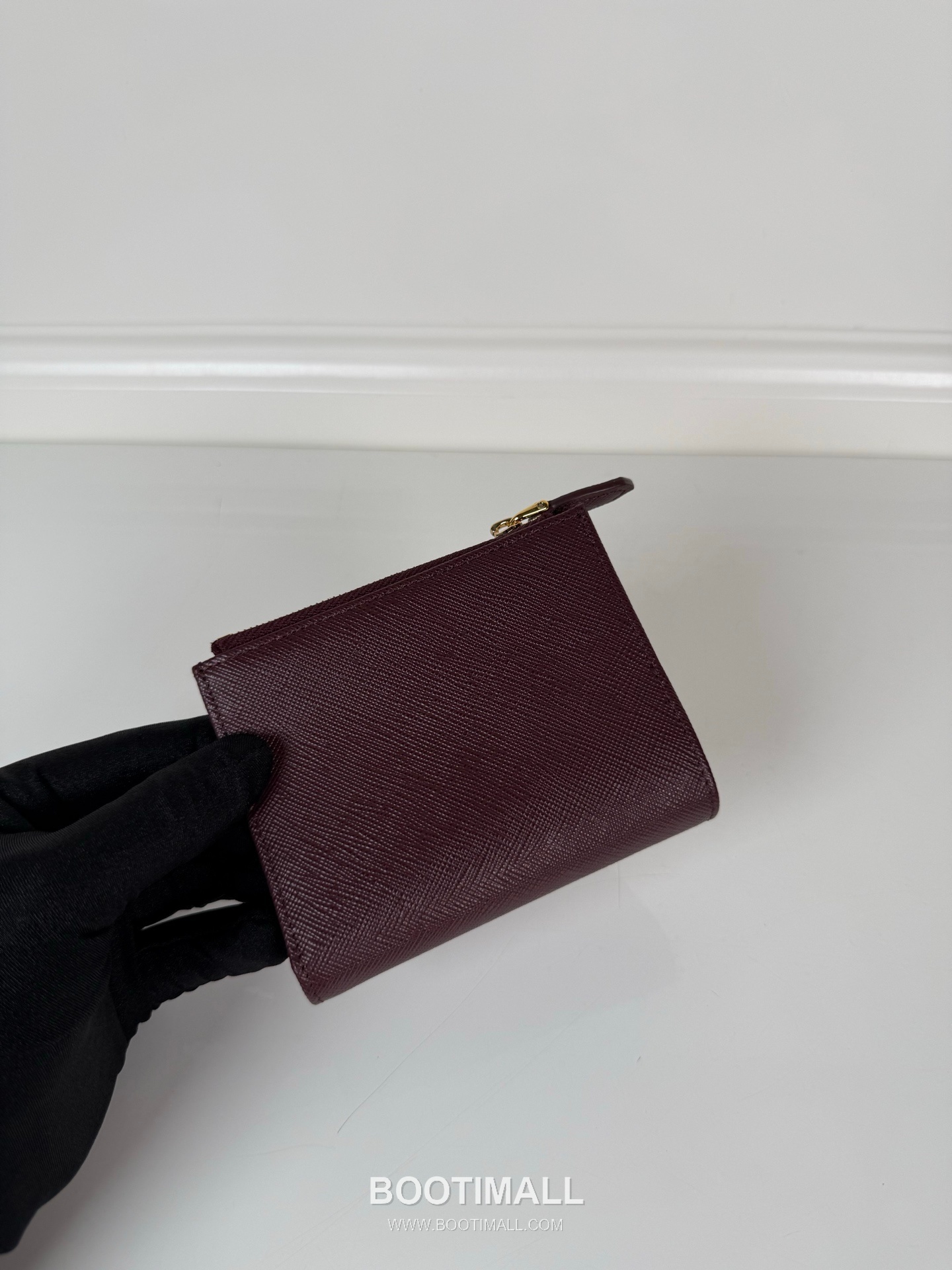 Prada Saffiano Calfskin Bi-Fold Wallet with Zip Coin Pocket Multi Slot Detail 프라다 사피아노 카프스킨 지퍼 코인포켓 멀티 슬롯 반지갑 1ML050 11.5cm 5