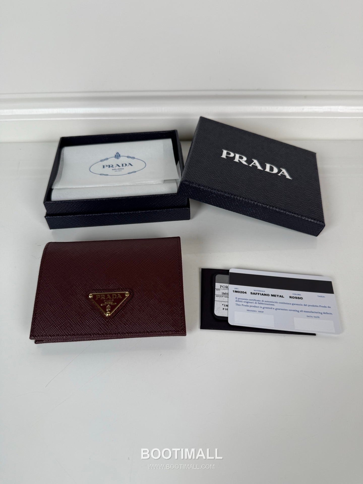Prada Saffiano Calfskin Bi-Fold Wallet with Compact Slot Detail 프라다 사피아노 카프스킨 컴팩트 슬롯 디테일 반지갑 1M0204 11.2cm 1