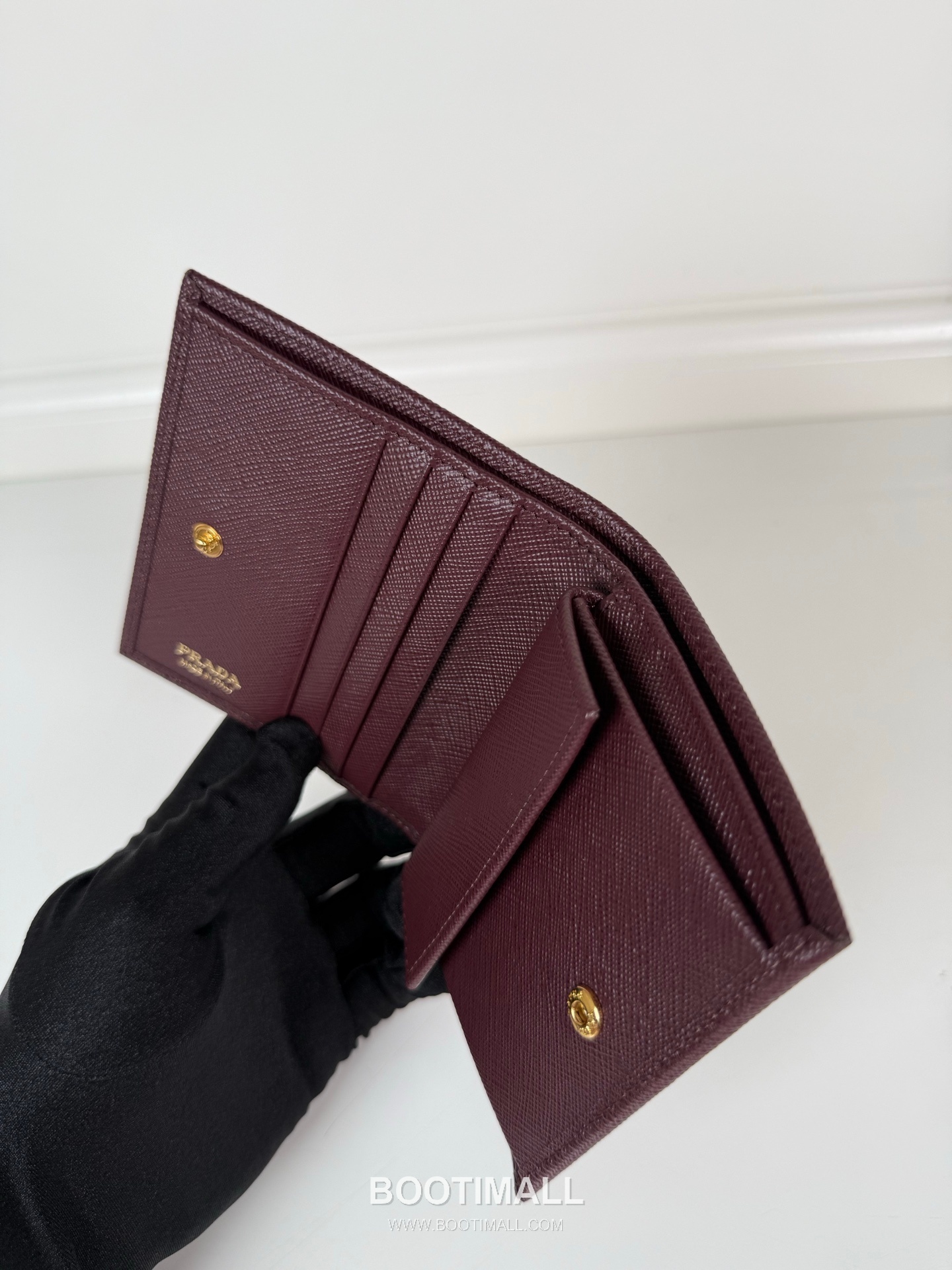 Prada Saffiano Calfskin Bi-Fold Wallet with Compact Slot Detail 프라다 사피아노 카프스킨 컴팩트 슬롯 디테일 반지갑 1M0204 11.2cm 7