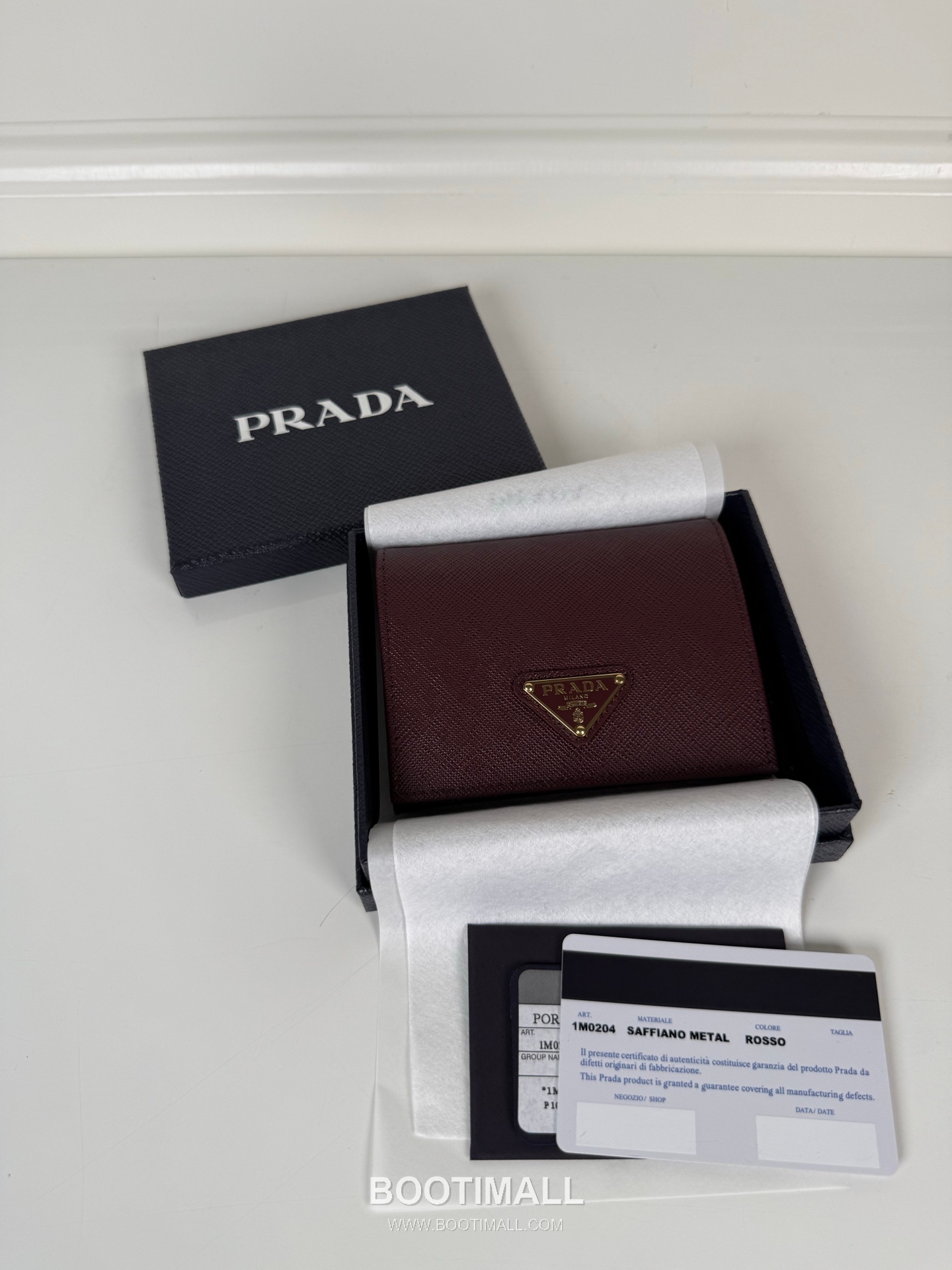 Prada Saffiano Calfskin Bi-Fold Wallet with Compact Slot Detail 프라다 사피아노 카프스킨 컴팩트 슬롯 디테일 반지갑 1M0204 11.2cm 9
