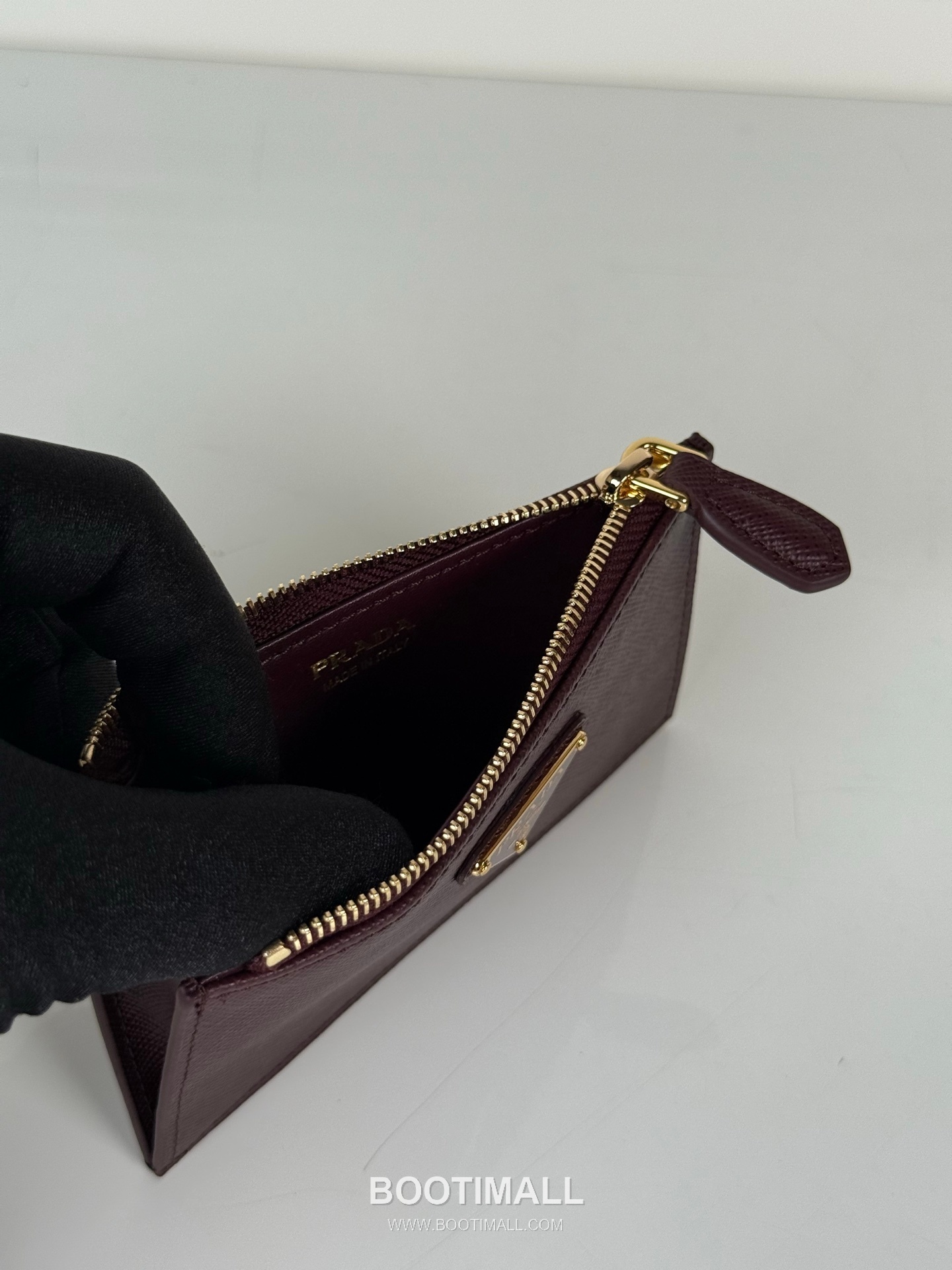 Prada Saffiano Calfskin Card Holder with Zip Pocket Multi Slot Detail 프라다 사피아노 카프스킨 지퍼 포켓 멀티 슬롯 카드홀더 1MC086 13cm 7