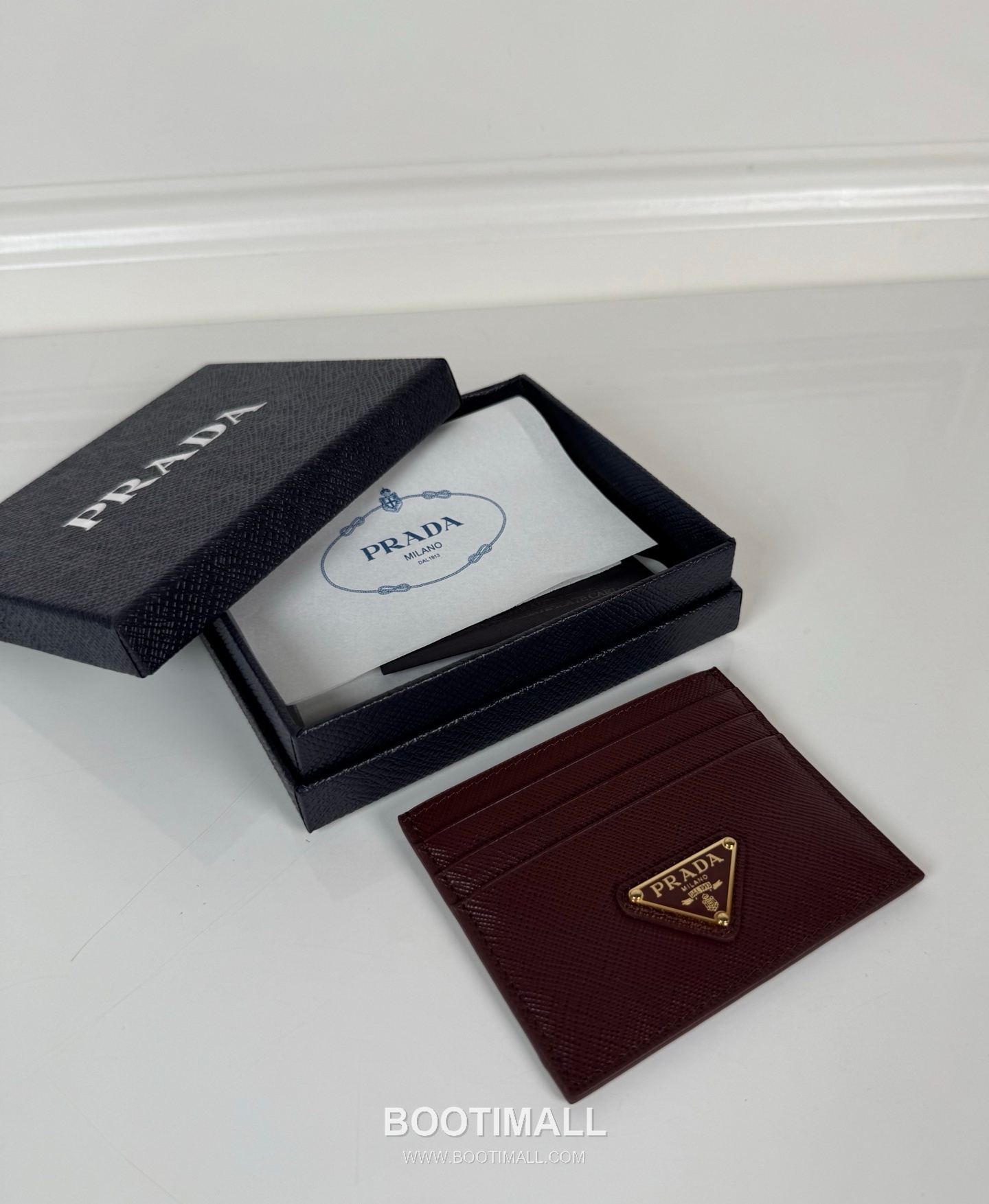 Prada Saffiano Calfskin Card Holder with Multi Slot Center Compartment Detail 프라다 사피아노 카프스킨 멀티 슬롯 센터 컴파트먼트 카드홀더 1MC025 11.2cm 9