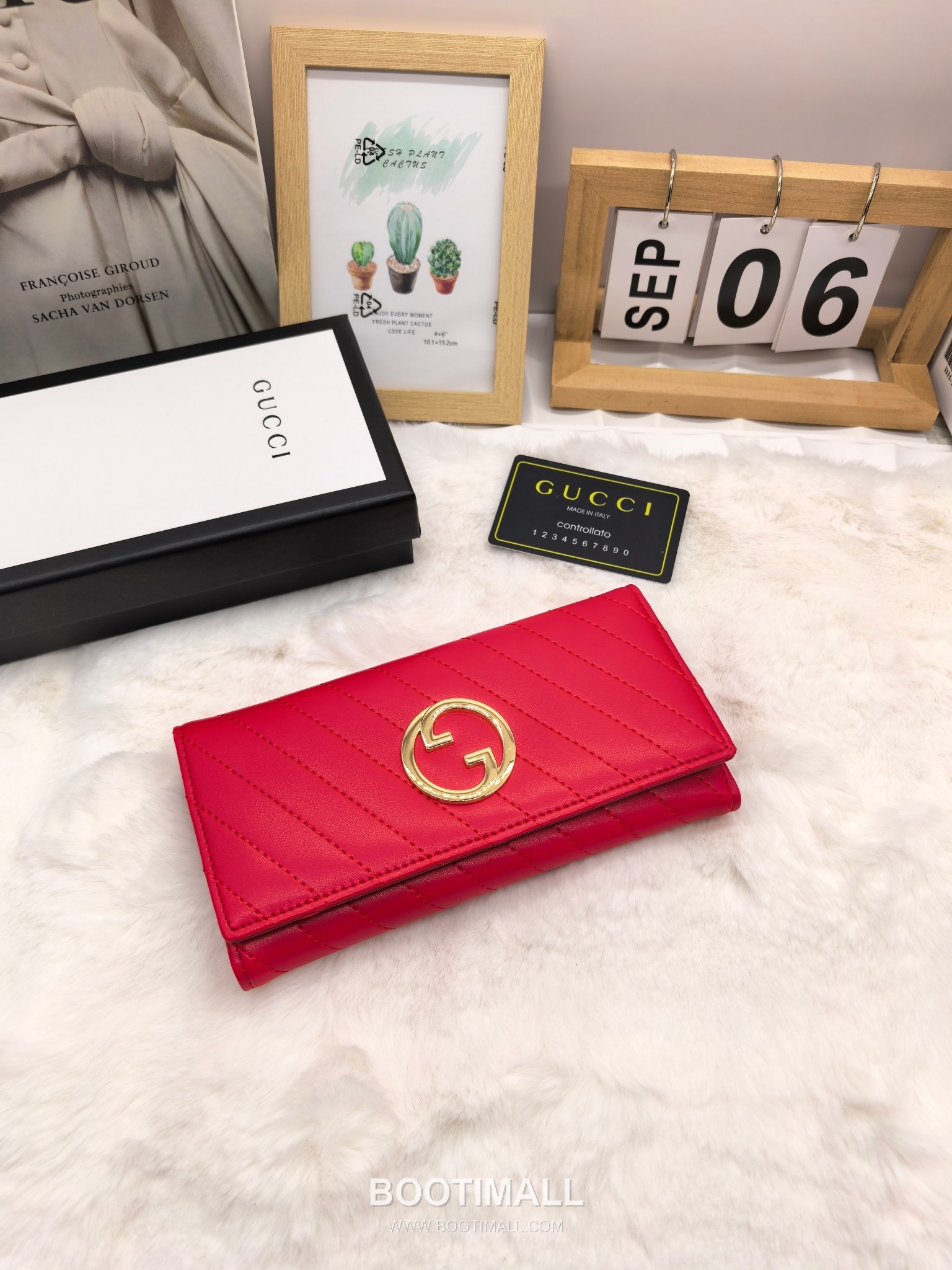 Gucci Calfskin Leather Bi-Fold Wallet with New Logo Detail 구찌 카프스킨 레더 바이폴드 반지갑 뉴로고 디테일 8655 11cm 1