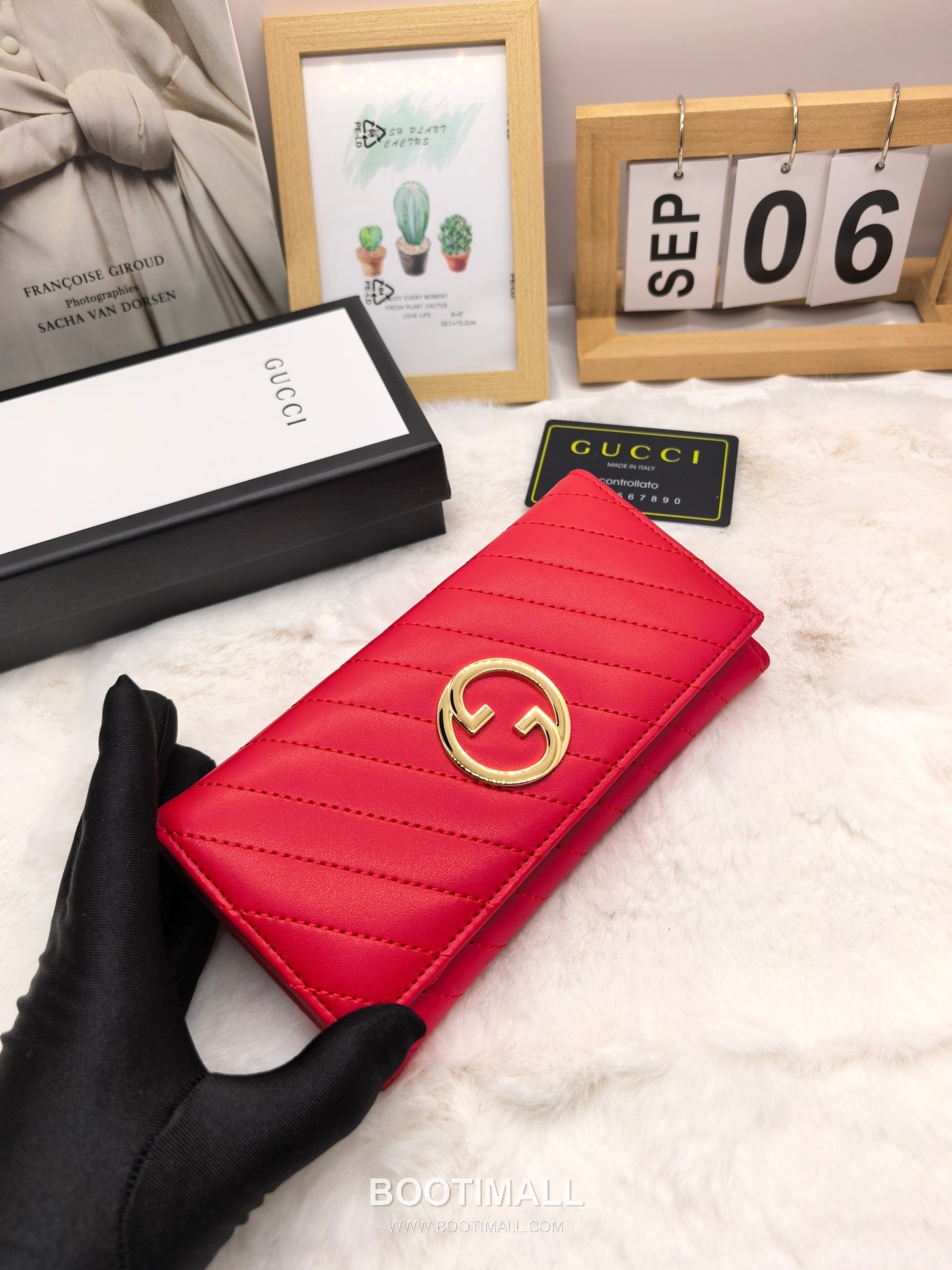 Gucci Calfskin Leather Bi-Fold Wallet with New Logo Detail 구찌 카프스킨 레더 바이폴드 반지갑 뉴로고 디테일 8655 11cm 4