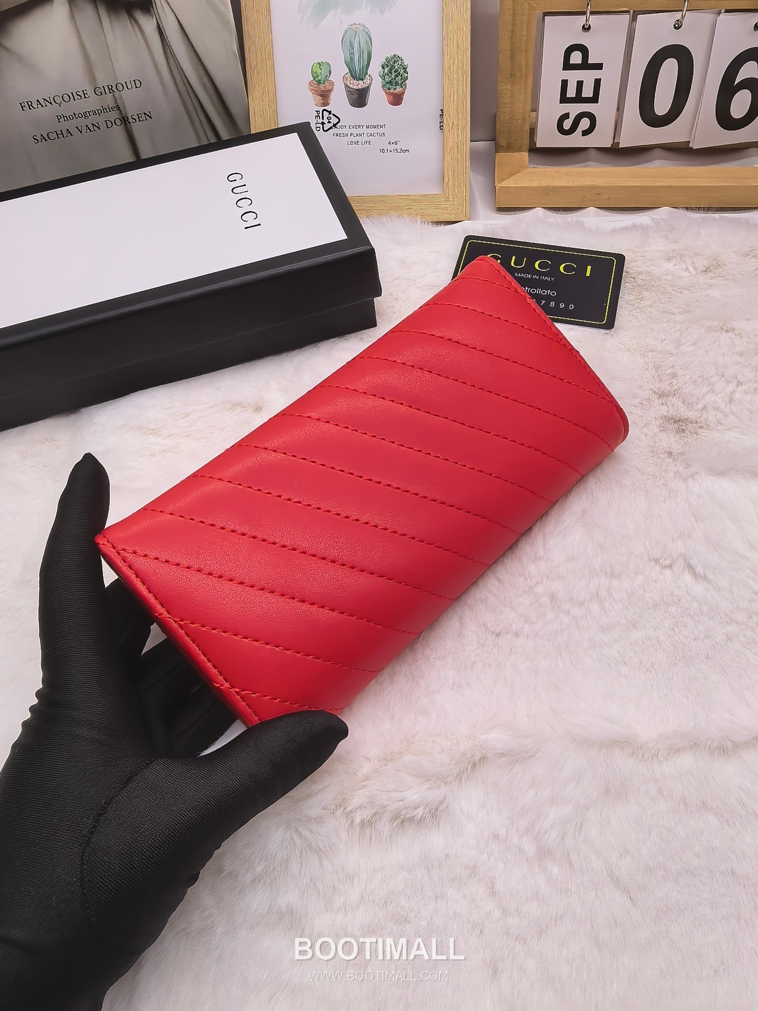 Gucci Calfskin Leather Bi-Fold Wallet with New Logo Detail 구찌 카프스킨 레더 바이폴드 반지갑 뉴로고 디테일 8655 11cm 6