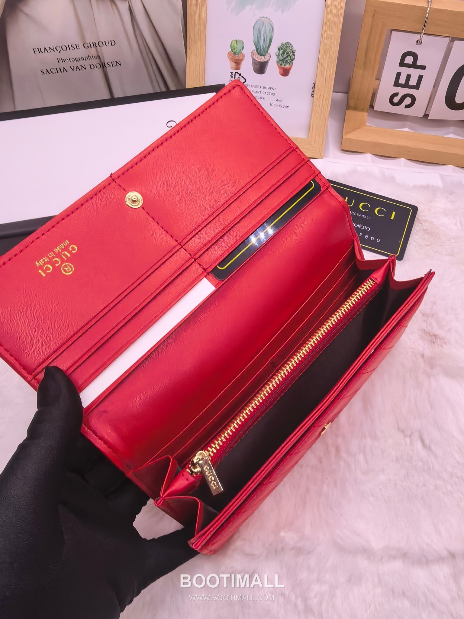 Gucci Calfskin Leather Bi-Fold Wallet with New Logo Detail 구찌 카프스킨 레더 바이폴드 반지갑 뉴로고 디테일 8655 11cm 7