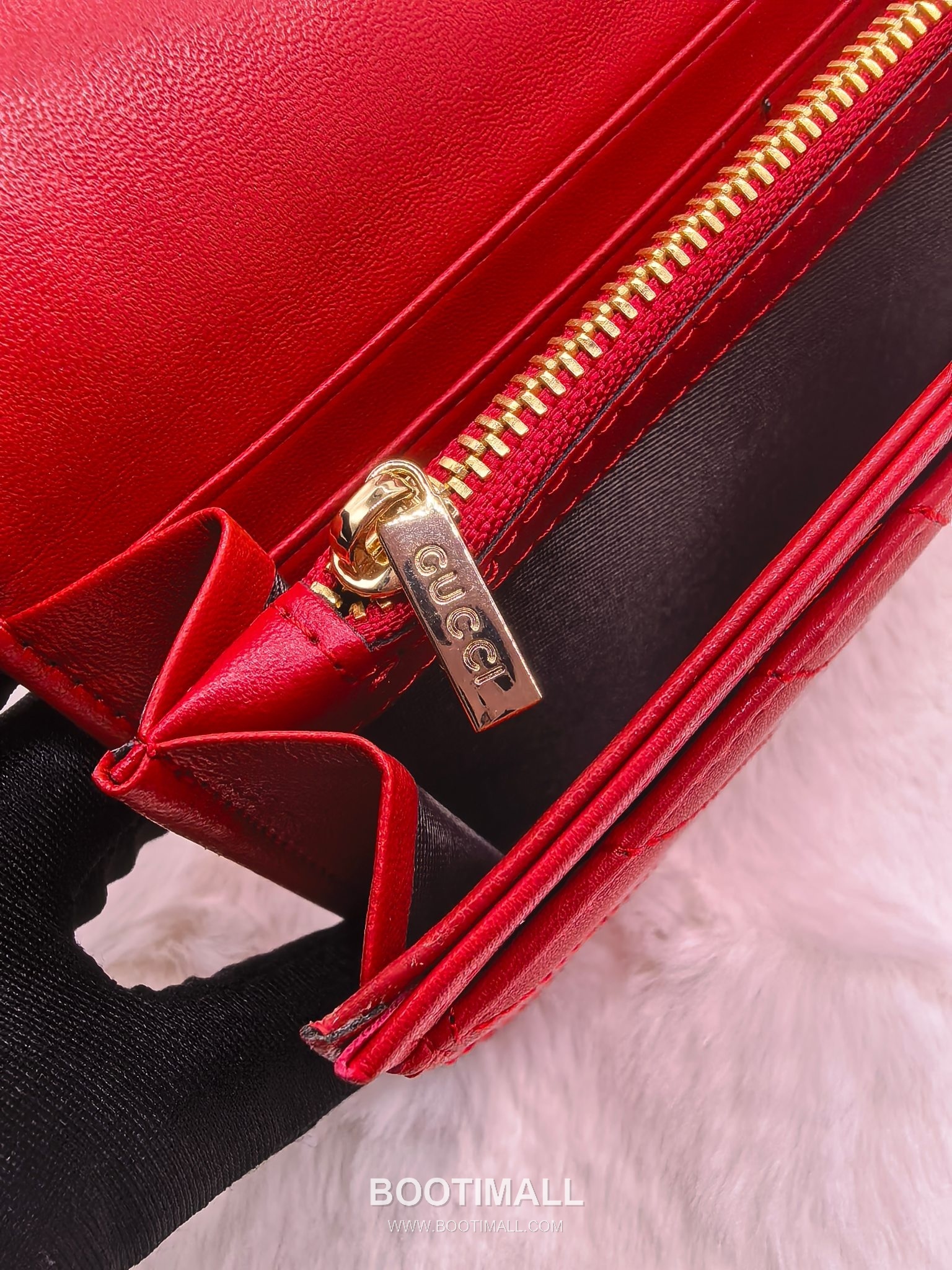 Gucci Calfskin Leather Bi-Fold Wallet with New Logo Detail 구찌 카프스킨 레더 바이폴드 반지갑 뉴로고 디테일 8655 11cm 8