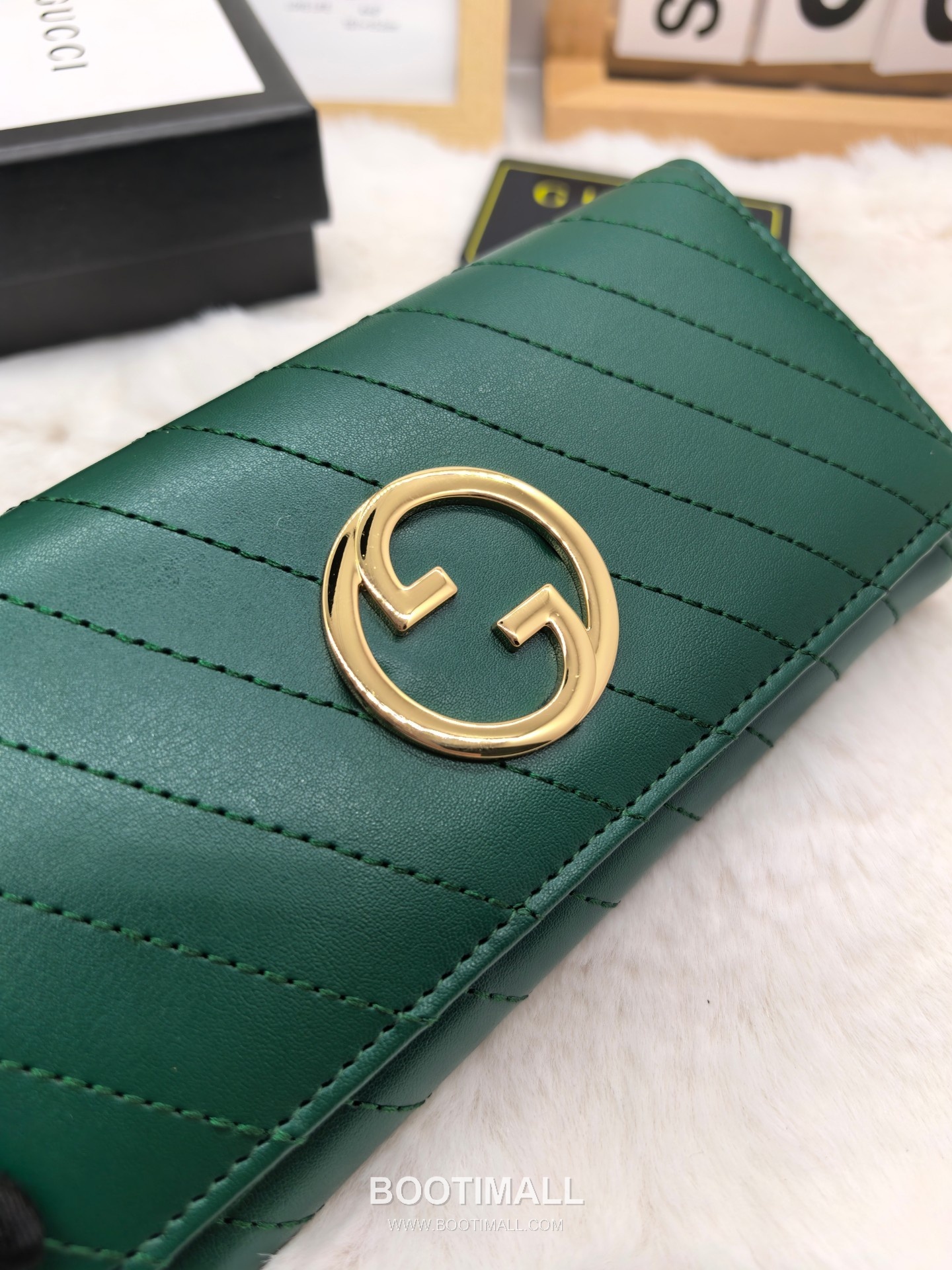 Gucci Calfskin Leather Bi-Fold Wallet with New Logo Detail 구찌 카프스킨 레더 바이폴드 반지갑 뉴로고 디테일 8655 11cm 5