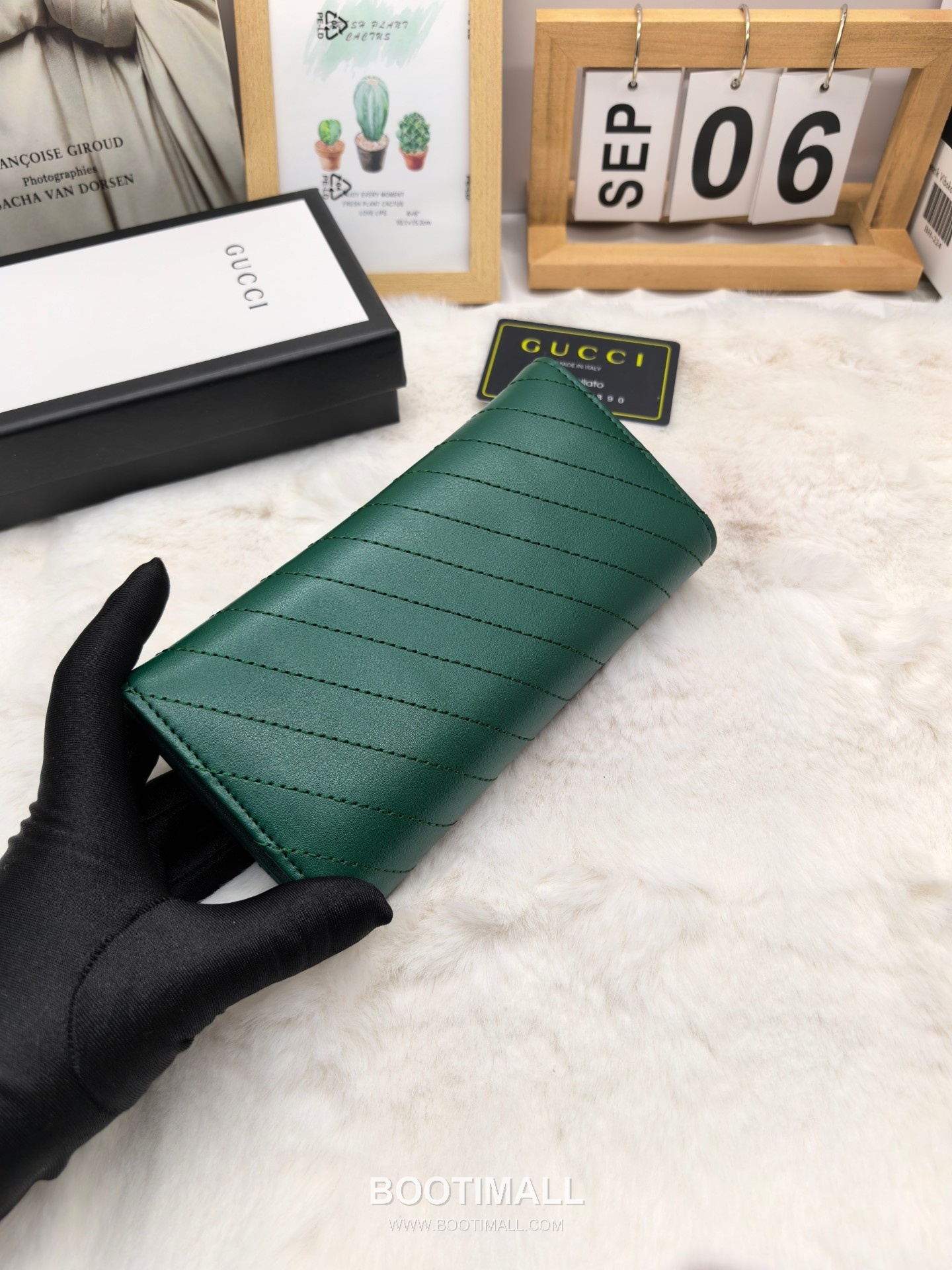 Gucci Calfskin Leather Bi-Fold Wallet with New Logo Detail 구찌 카프스킨 레더 바이폴드 반지갑 뉴로고 디테일 8655 11cm 6