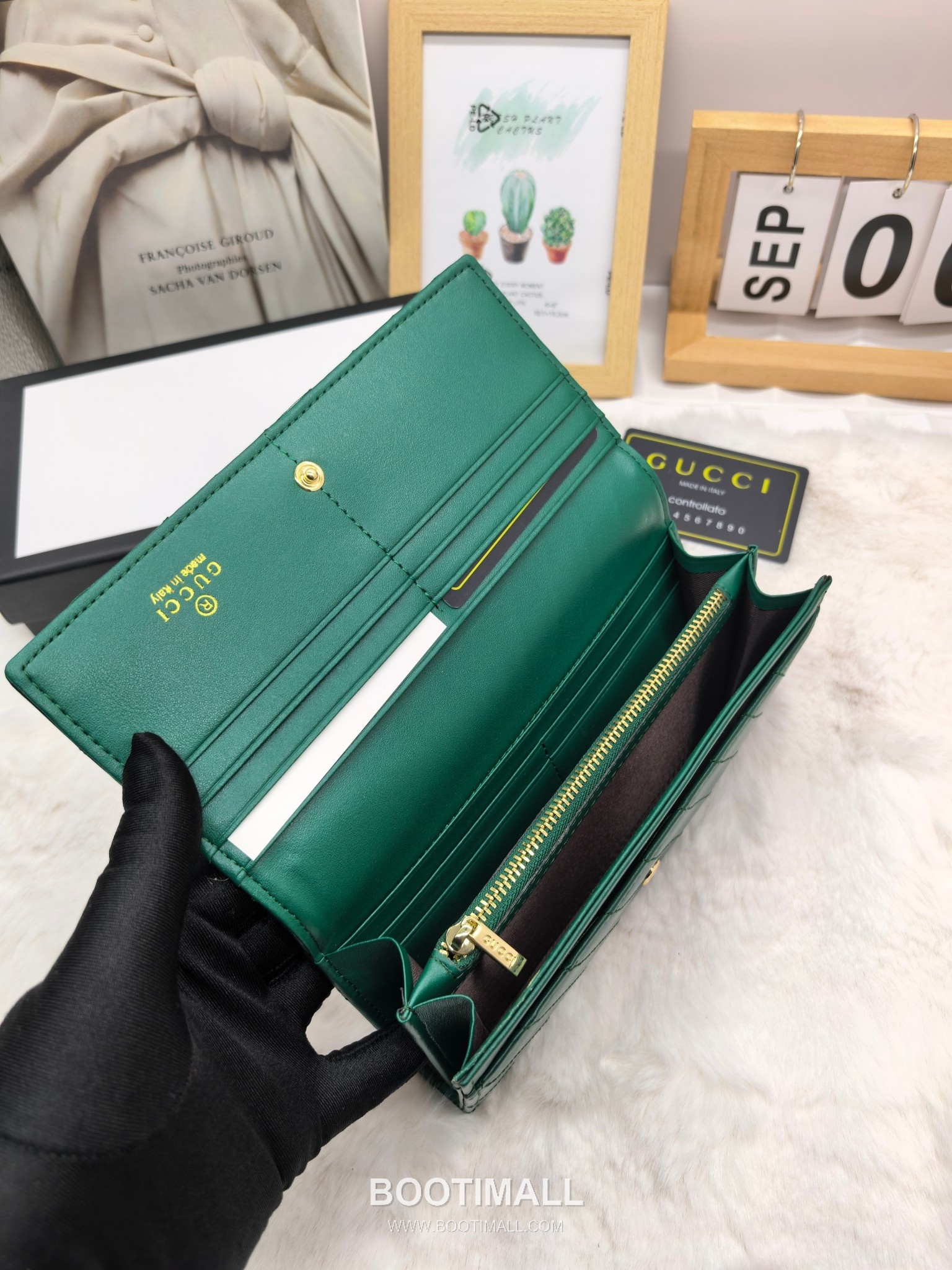 Gucci Calfskin Leather Bi-Fold Wallet with New Logo Detail 구찌 카프스킨 레더 바이폴드 반지갑 뉴로고 디테일 8655 11cm 7