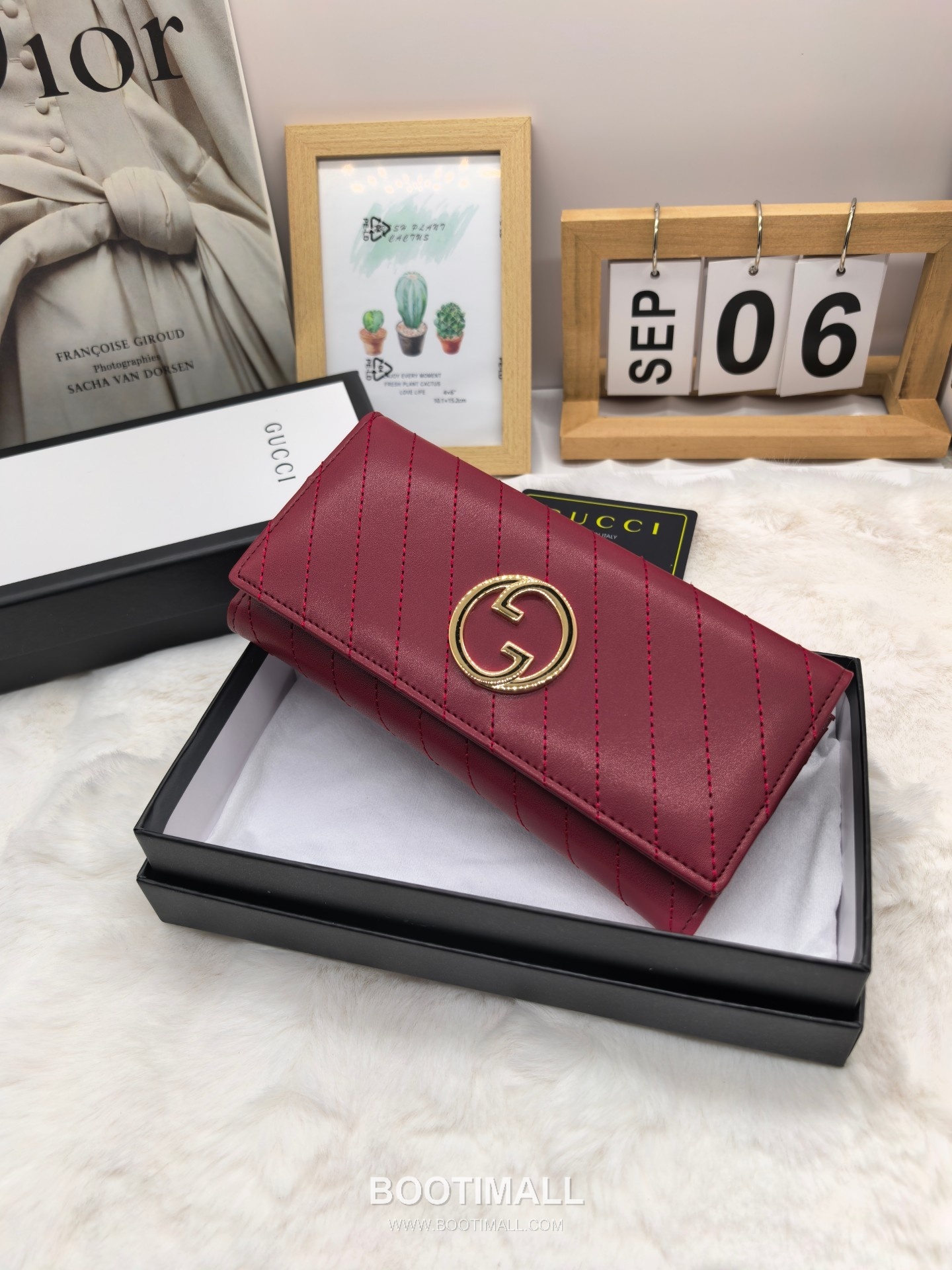 Gucci Calfskin Leather Bi-Fold Wallet with New Logo Detail 구찌 카프스킨 레더 바이폴드 반지갑 뉴로고 디테일 8655 11cm 3