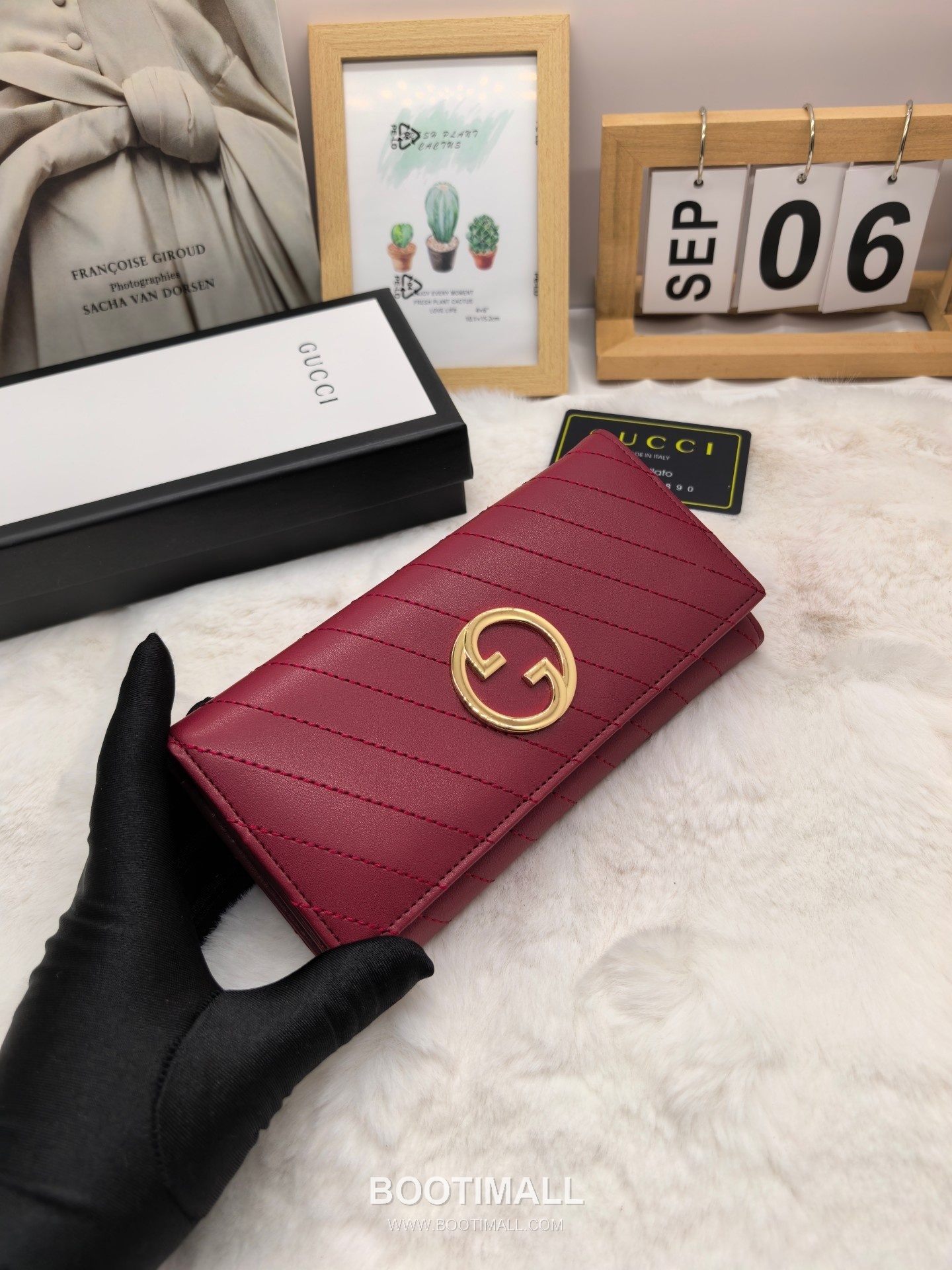 Gucci Calfskin Leather Bi-Fold Wallet with New Logo Detail 구찌 카프스킨 레더 바이폴드 반지갑 뉴로고 디테일 8655 11cm 4