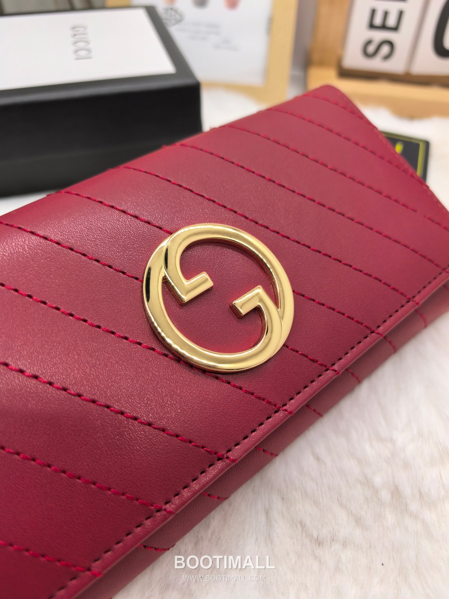 Gucci Calfskin Leather Bi-Fold Wallet with New Logo Detail 구찌 카프스킨 레더 바이폴드 반지갑 뉴로고 디테일 8655 11cm 5
