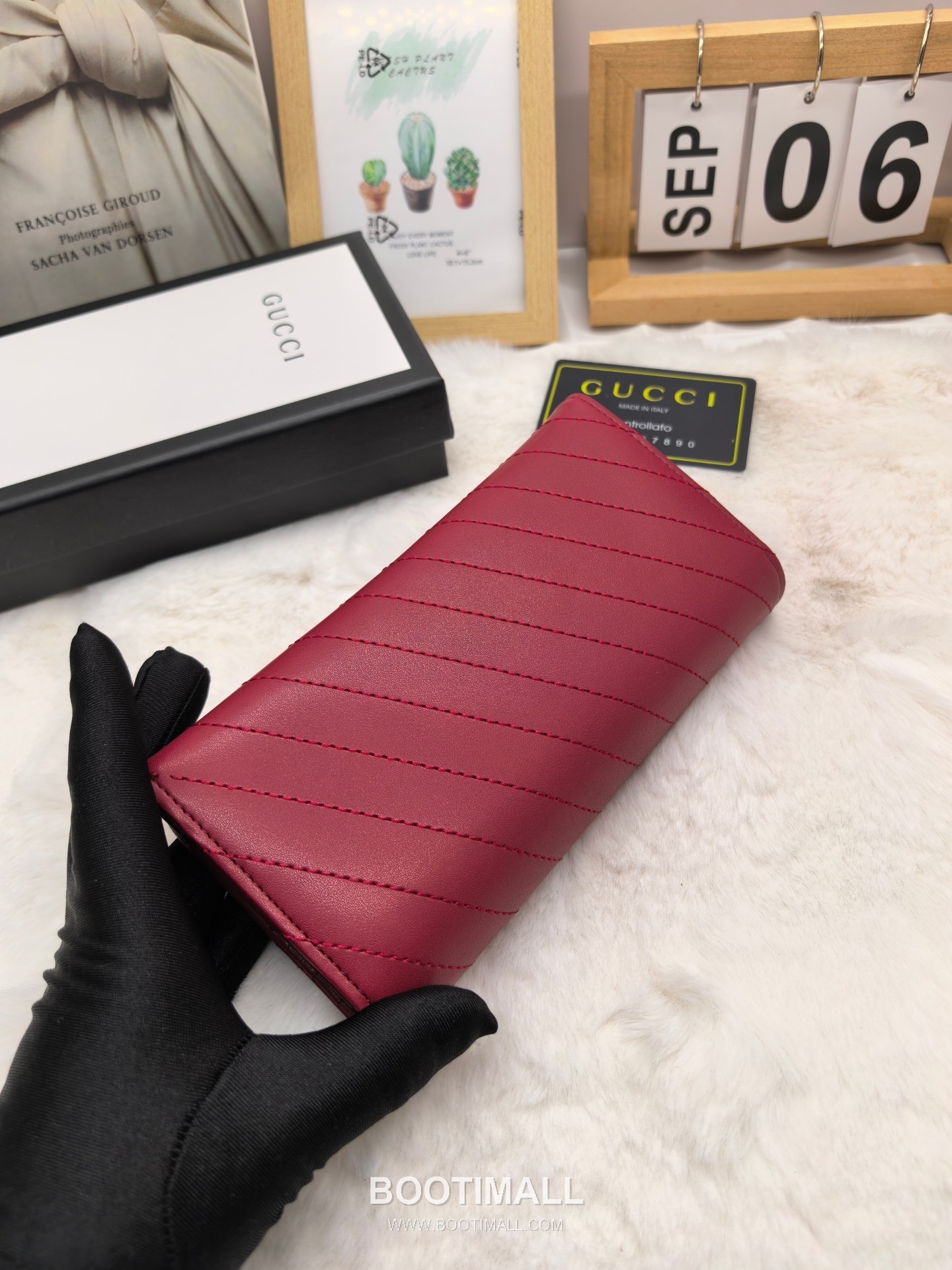 Gucci Calfskin Leather Bi-Fold Wallet with New Logo Detail 구찌 카프스킨 레더 바이폴드 반지갑 뉴로고 디테일 8655 11cm 6