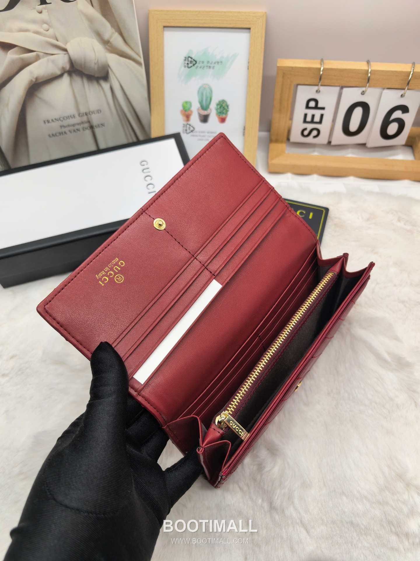 Gucci Calfskin Leather Bi-Fold Wallet with New Logo Detail 구찌 카프스킨 레더 바이폴드 반지갑 뉴로고 디테일 8655 11cm 7