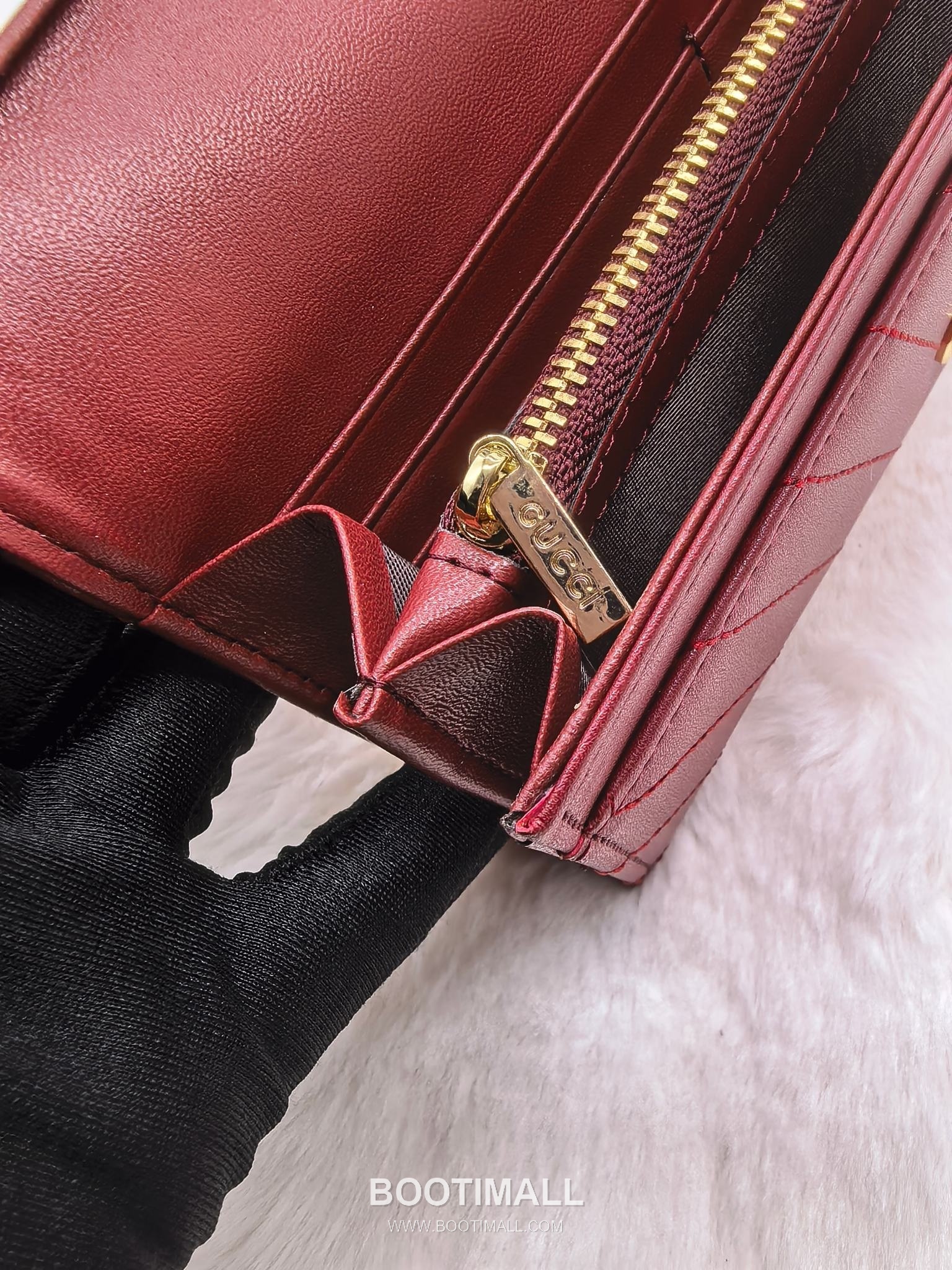 Gucci Calfskin Leather Bi-Fold Wallet with New Logo Detail 구찌 카프스킨 레더 바이폴드 반지갑 뉴로고 디테일 8655 11cm 8