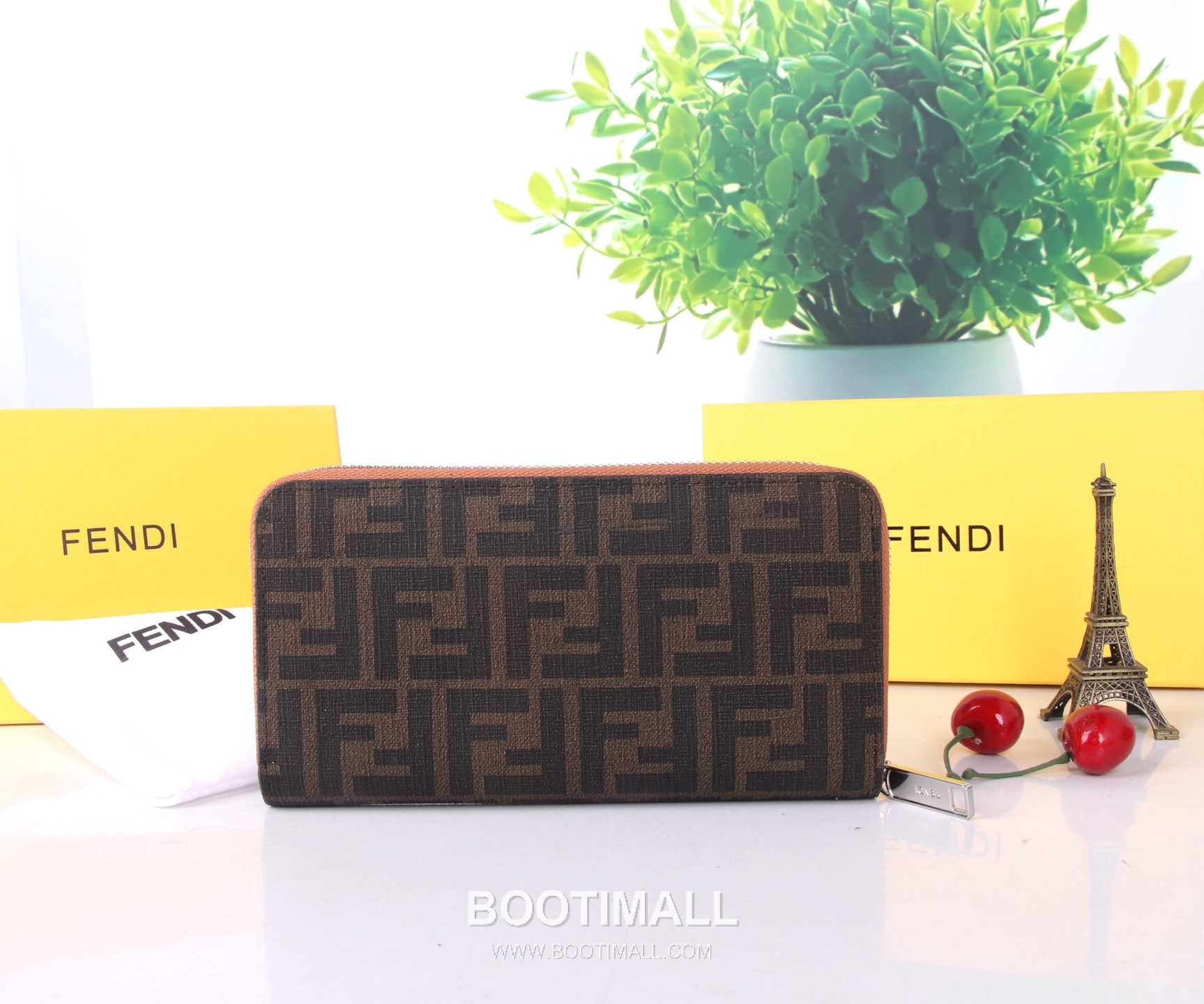Fendi Calfskin Wallet with Key Hook Hardware Detail 펜디 카프스킨 키훅 하드웨어 디테일 장지갑 SF01 19cm 1