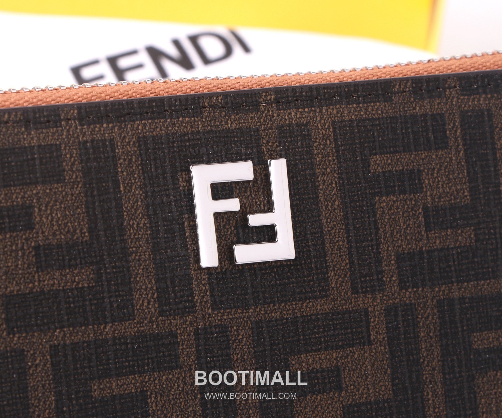 Fendi Calfskin Wallet with Key Hook Hardware Detail 펜디 카프스킨 키훅 하드웨어 디테일 장지갑 SF01 19cm 6