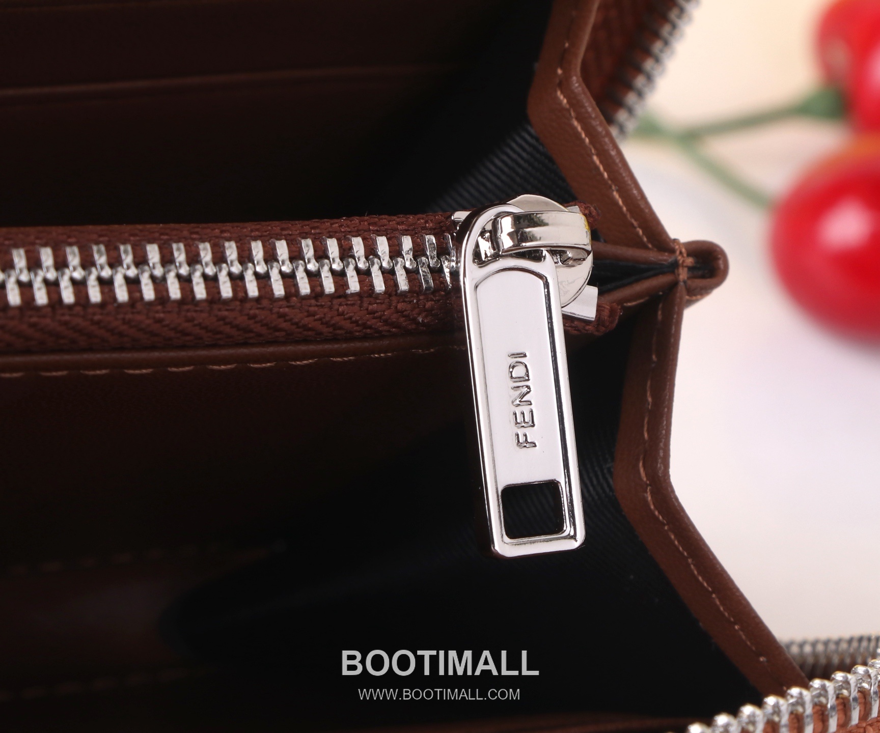 Fendi Calfskin Wallet with Key Hook Hardware Detail 펜디 카프스킨 키훅 하드웨어 디테일 장지갑 SF01 19cm 8