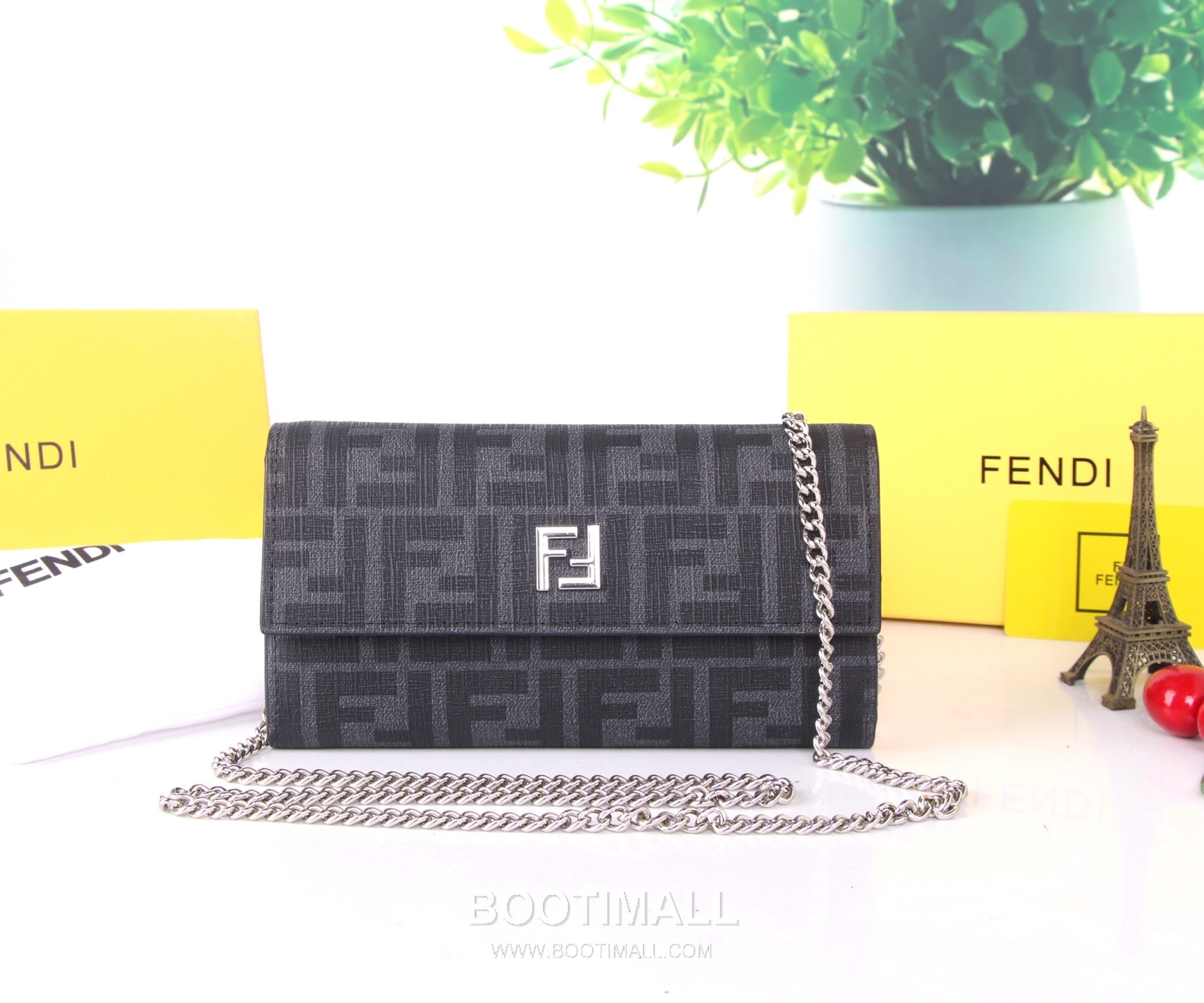 Fendi Calfskin Wallet with Key Hook Hardware and Strap Detail 펜디 카프스킨 키훅 하드웨어 스트랩 디테일 장지갑 SF06 19cm 1