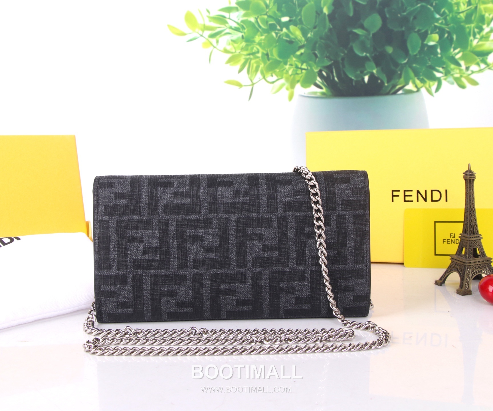 Fendi Calfskin Wallet with Key Hook Hardware and Strap Detail 펜디 카프스킨 키훅 하드웨어 스트랩 디테일 장지갑 SF06 19cm 2