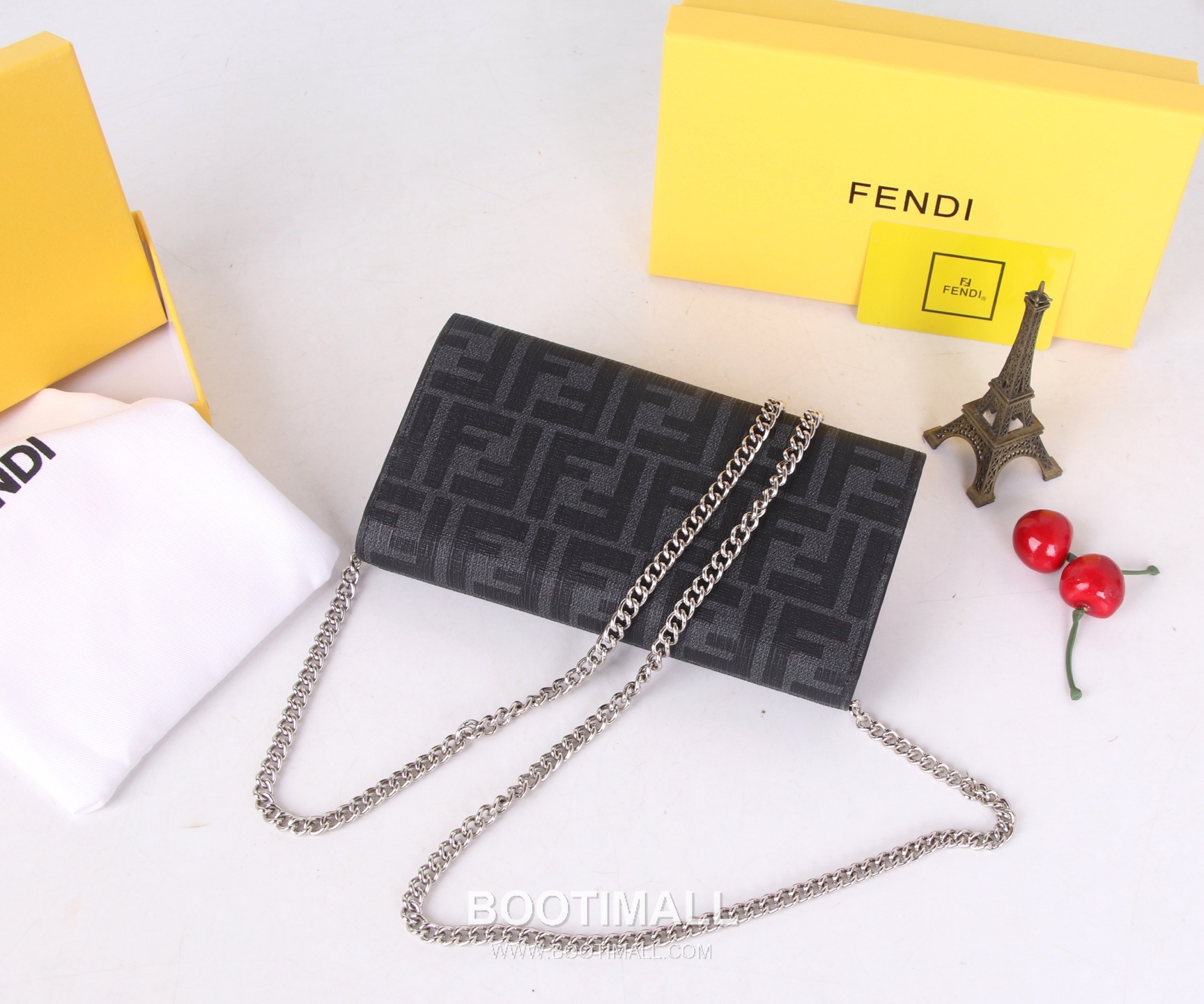 Fendi Calfskin Wallet with Key Hook Hardware and Strap Detail 펜디 카프스킨 키훅 하드웨어 스트랩 디테일 장지갑 SF06 19cm 3