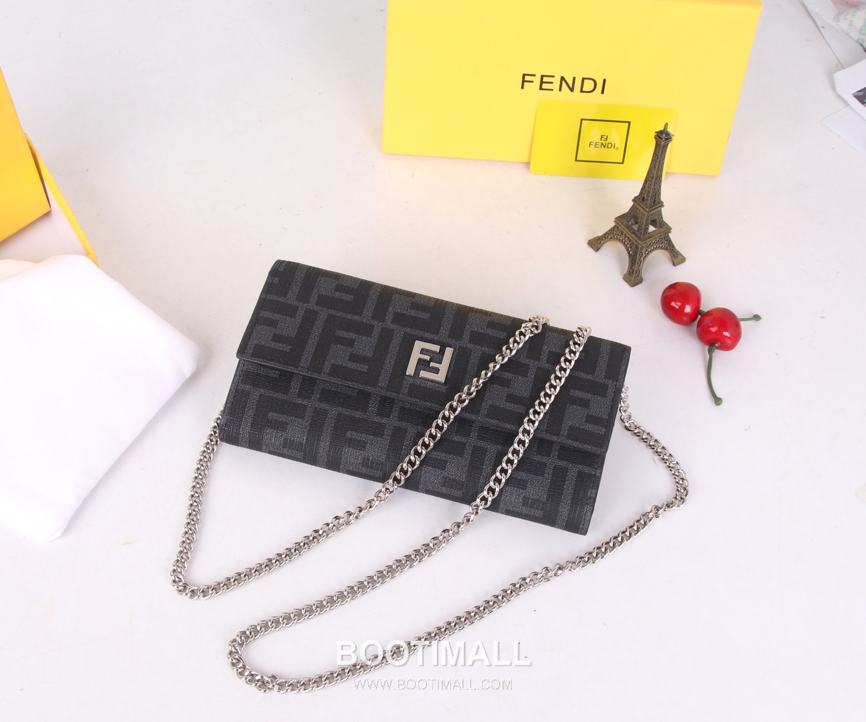 Fendi Calfskin Wallet with Key Hook Hardware and Strap Detail 펜디 카프스킨 키훅 하드웨어 스트랩 디테일 장지갑 SF06 19cm 4